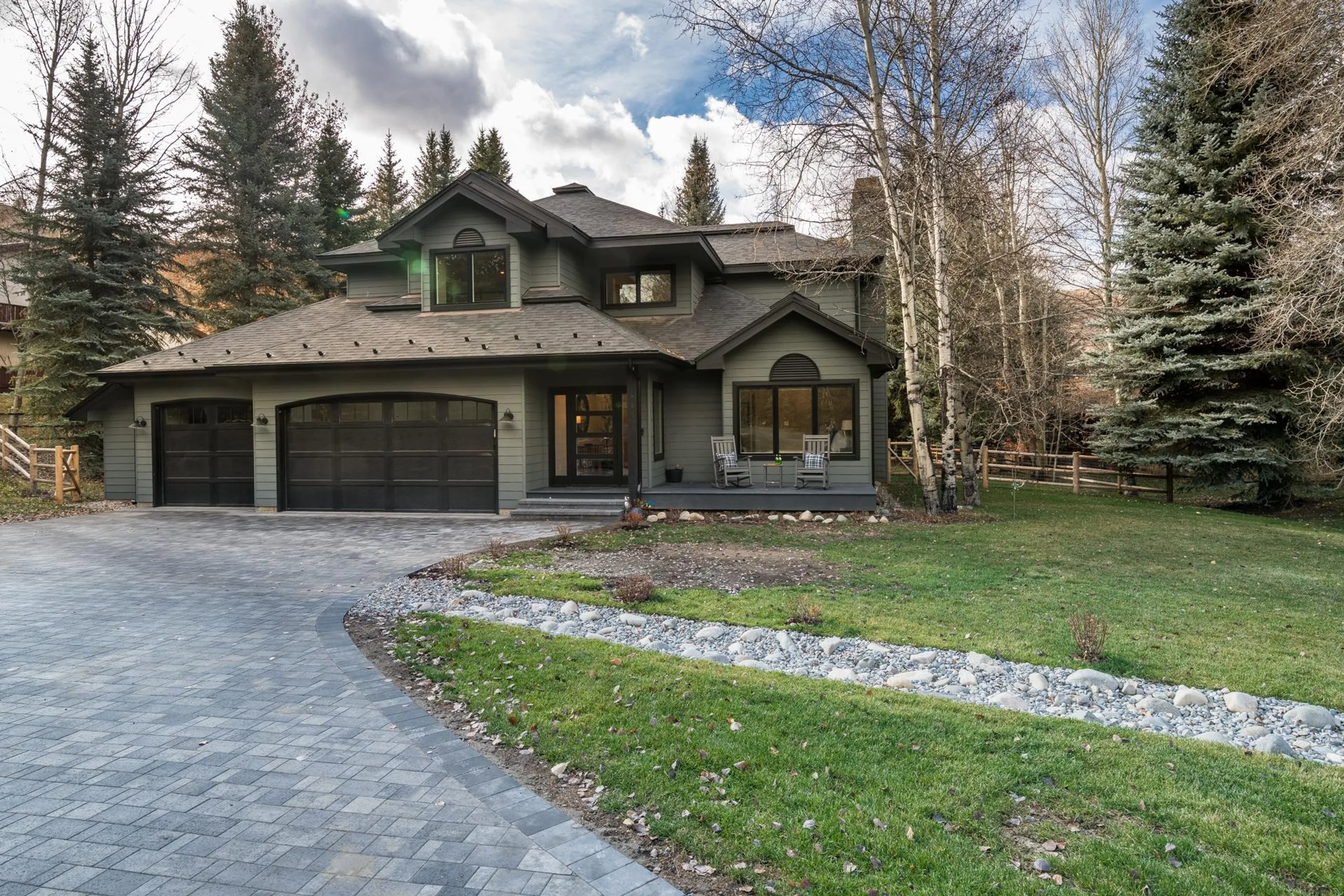 Deluxe Mountain Retreat with Jacuzzi, Sun Valley