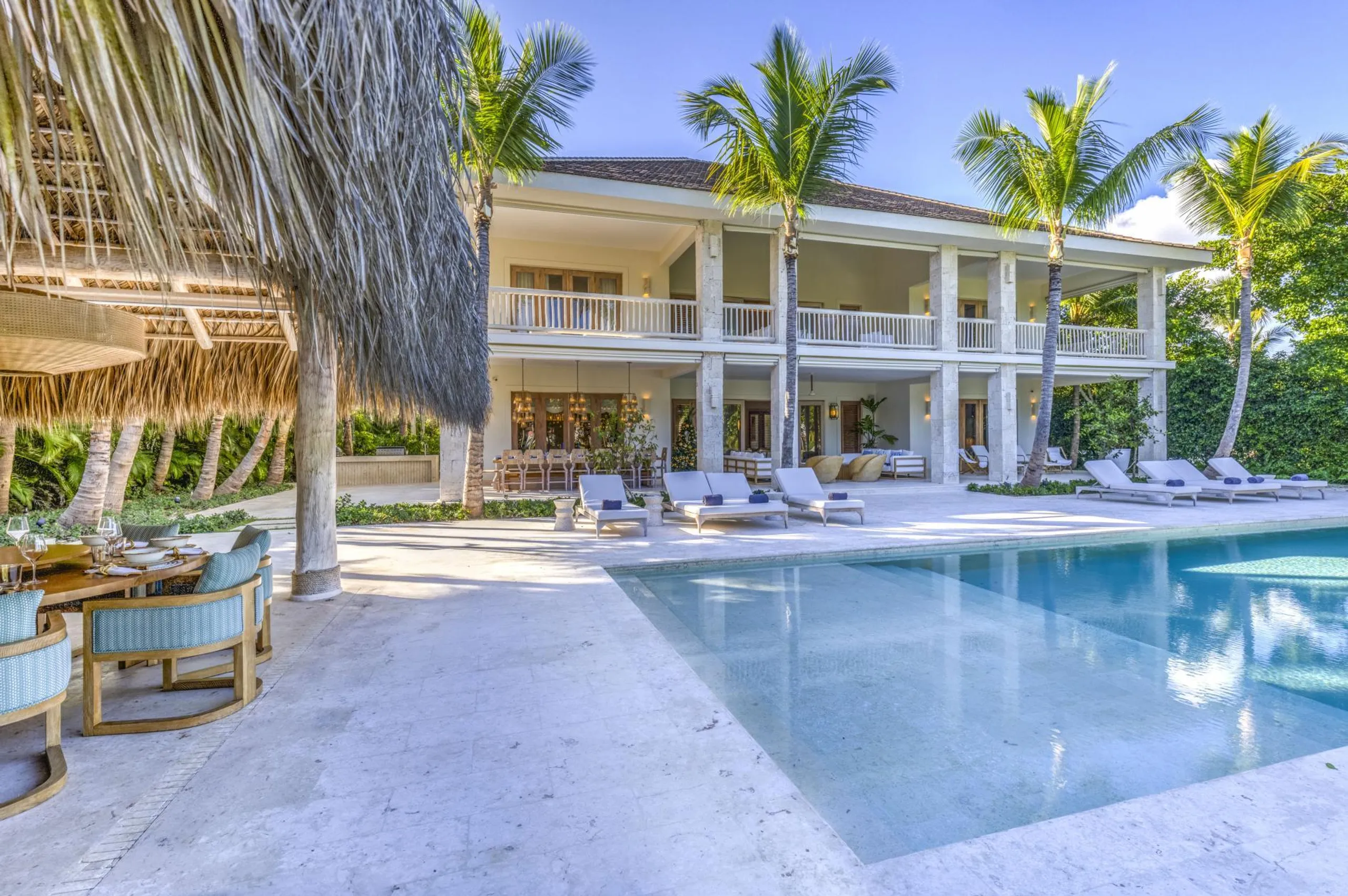 Tranquil Six Bedroom Villa with Private Pool, and Scenic Golf Course Surroundings — photograph 3
