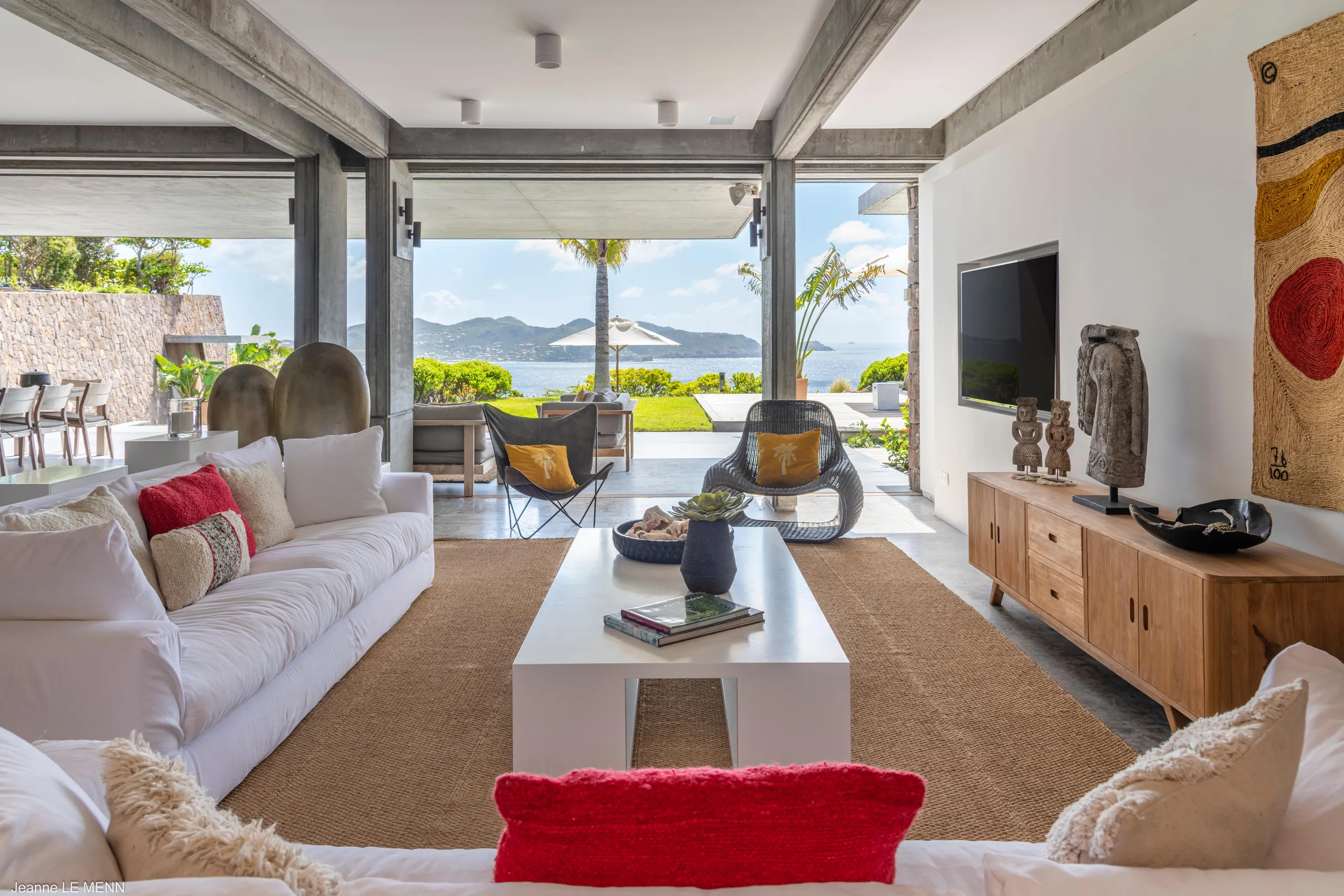 Contemporary Seaview Villa with Private Pool and Fitness Room — photograph 6