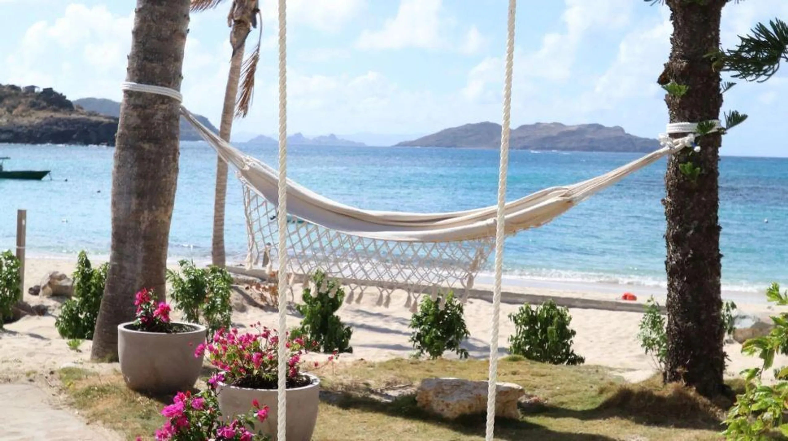 Relaxing Oasis Villa with Ocean Views and a Jacuzzi in St. Barths — photograph 3