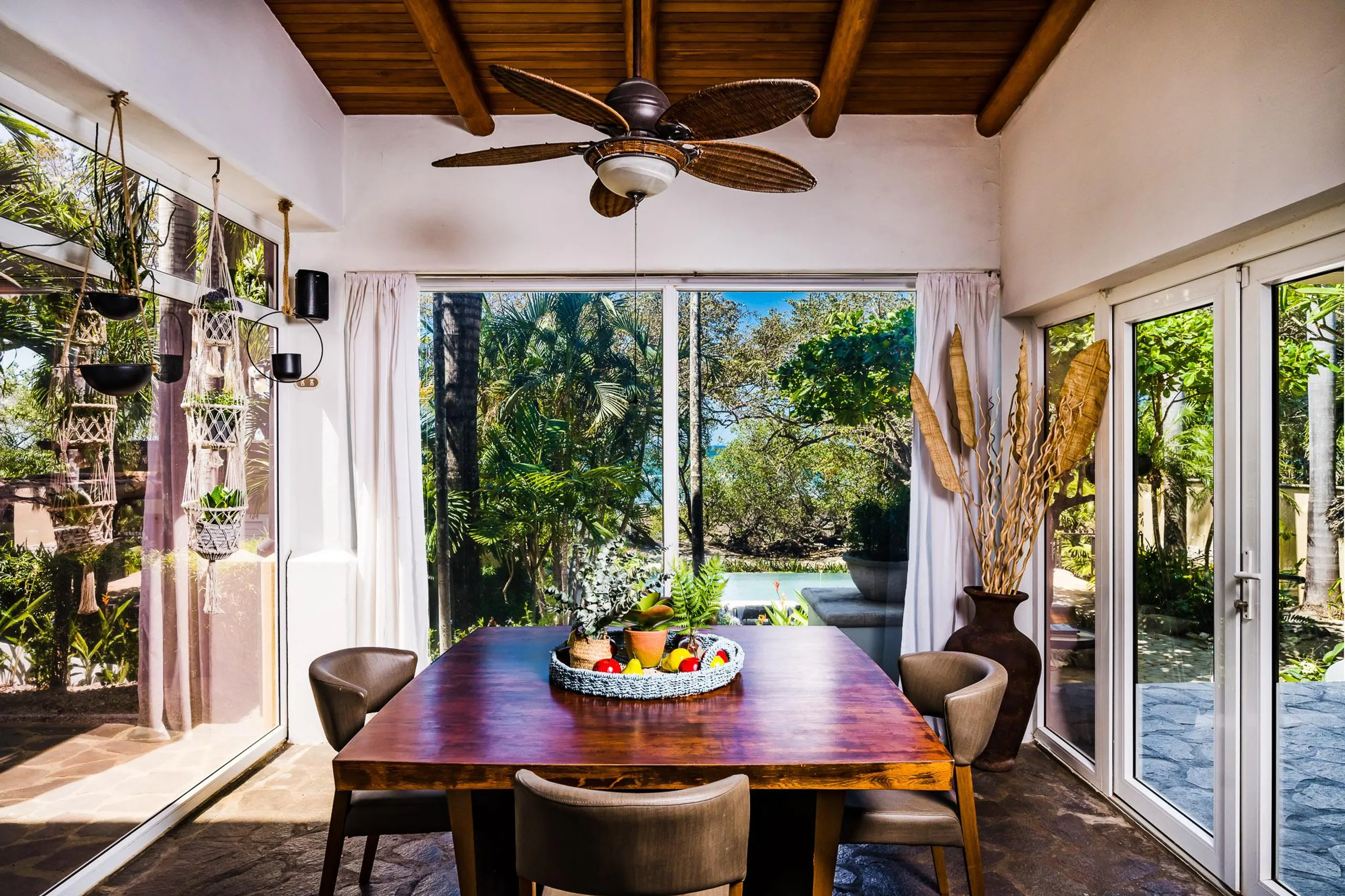 Plentiful Playa Longosta Villa with Private Pool and Walks to Beach — photograph 8