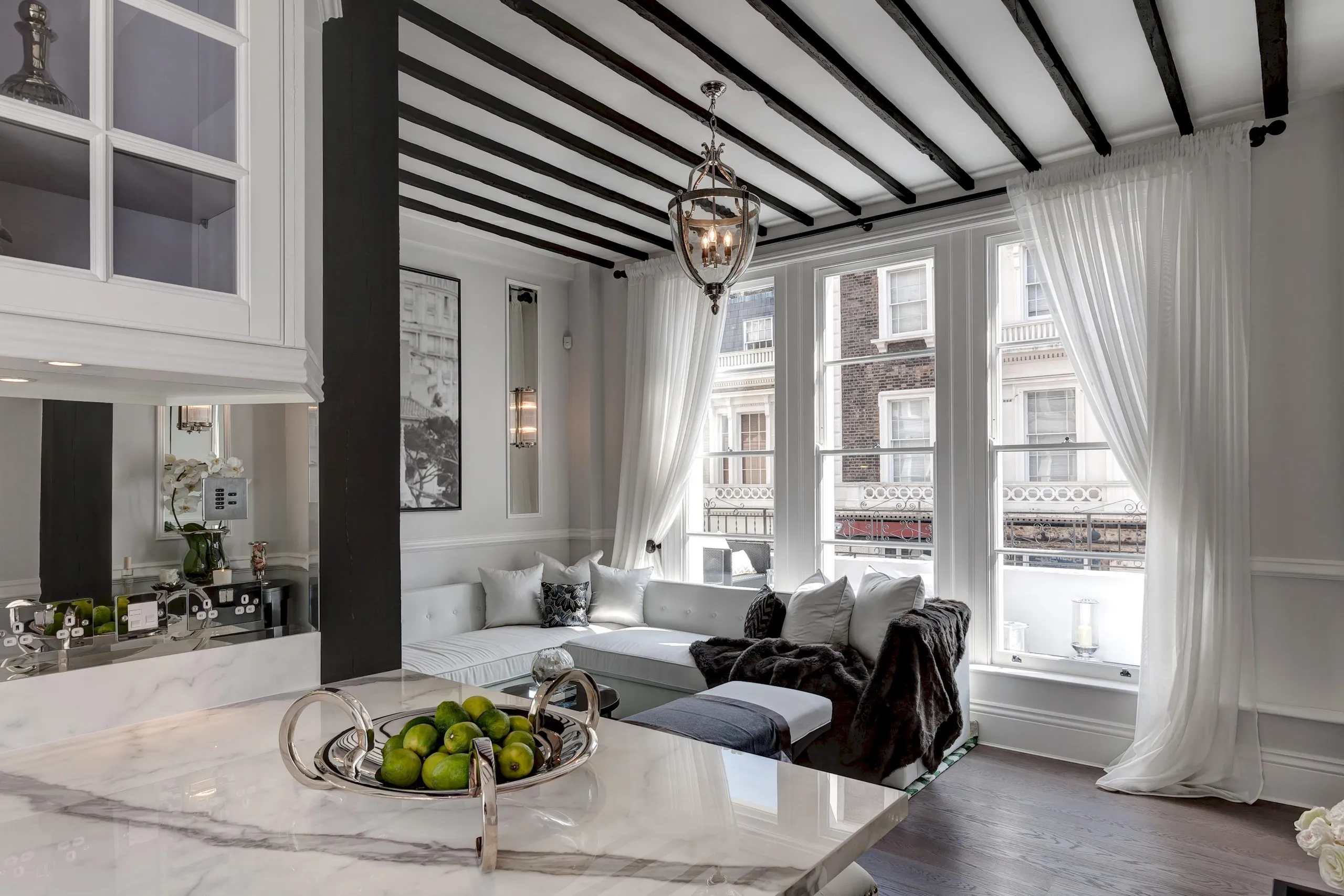 Stunning Luxury British Penthouse London Loft — photograph 2