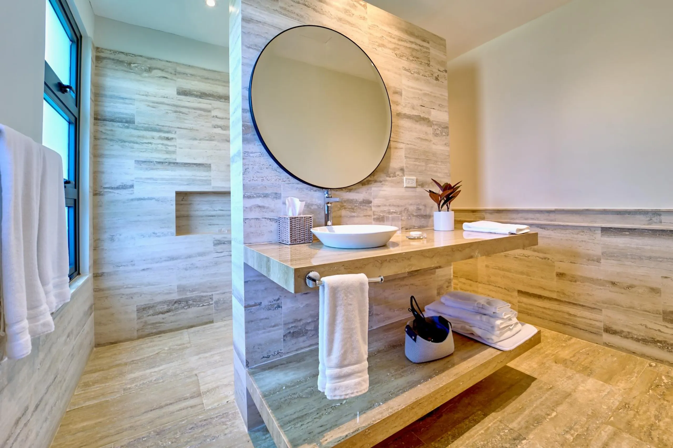 Refreshing Modern Villa with Private Pool and Golf Course Nearby — photograph 11
