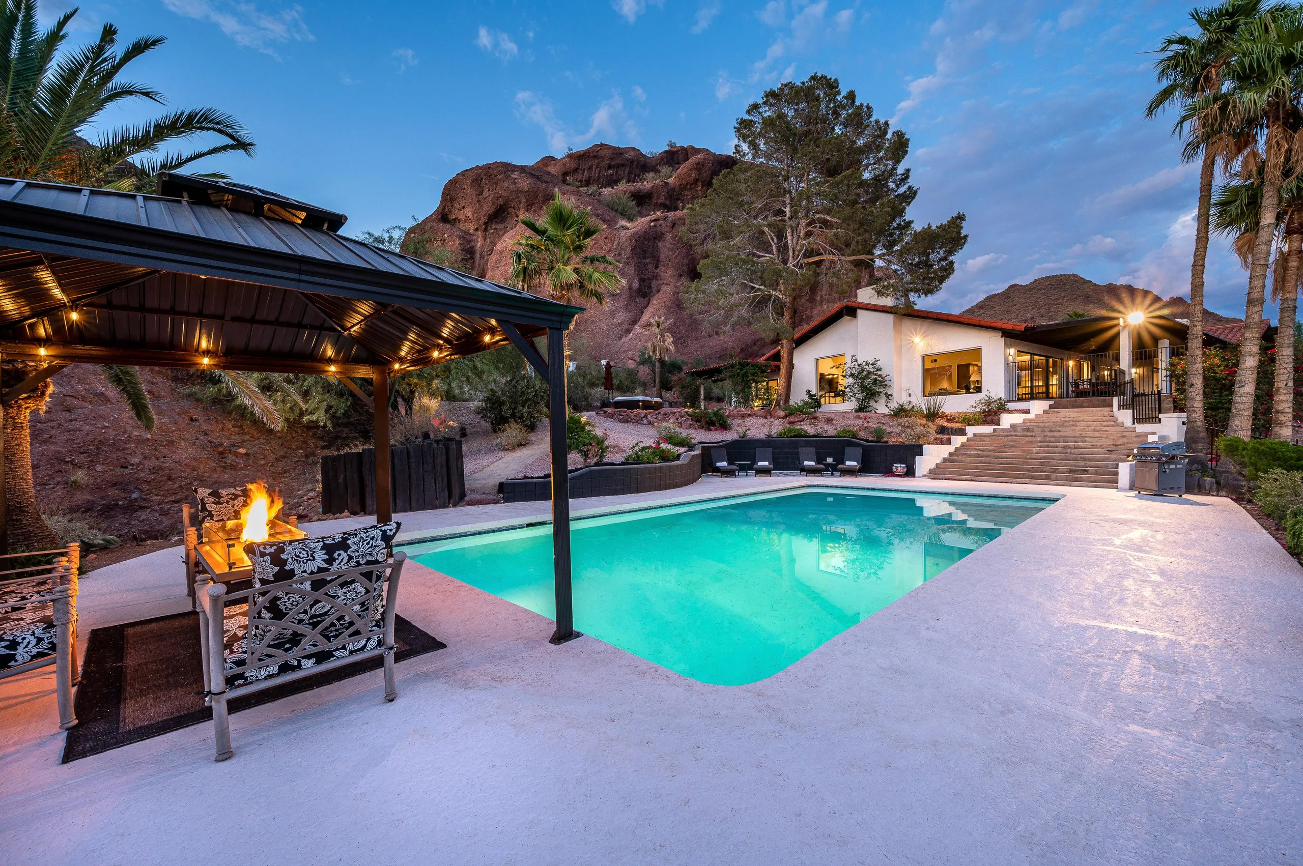 Sophisticated Mid-Century Villa with Private Pool, Hot Tub, and City Views — photograph 3