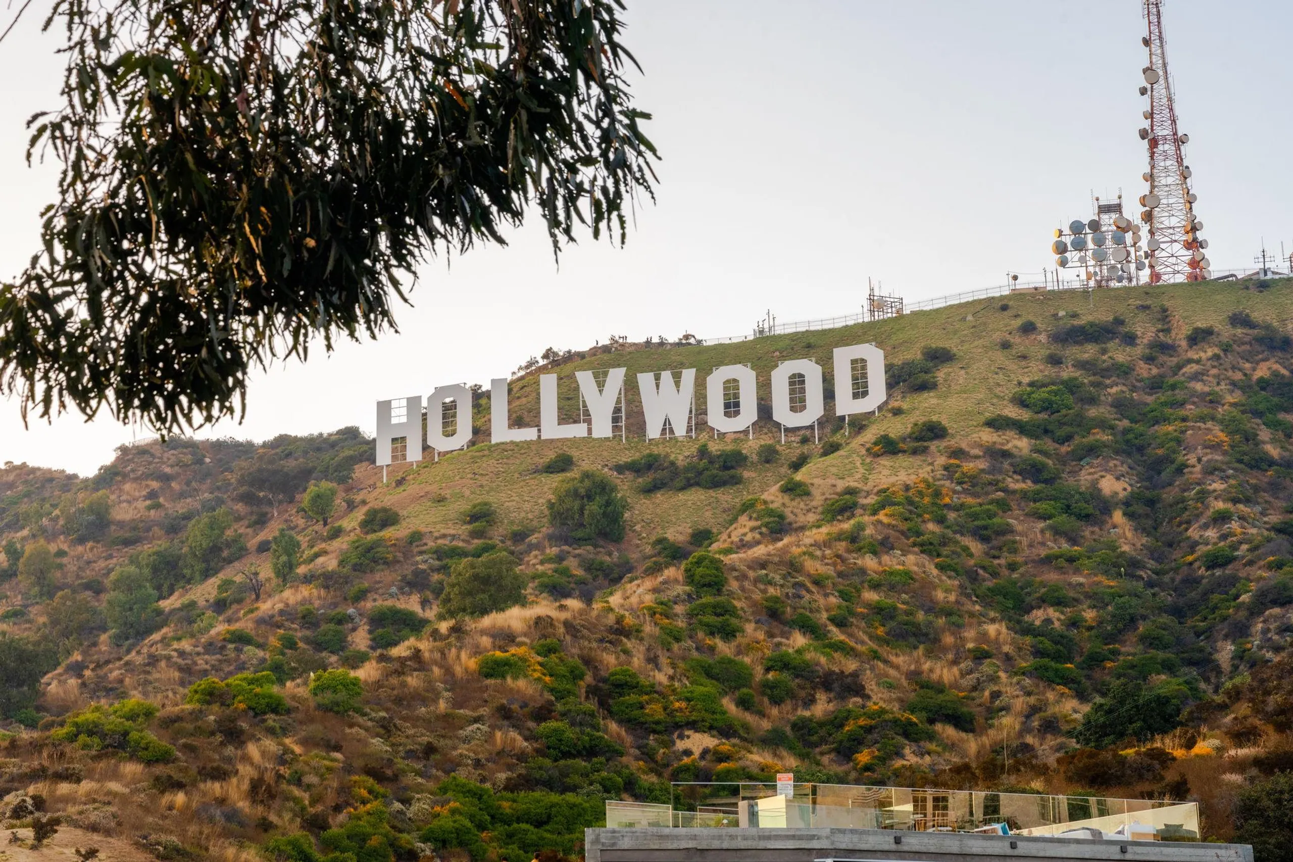 Exceptional Hollywood Hills Villa with Breathtaking Views of Los Angeles — photograph 7