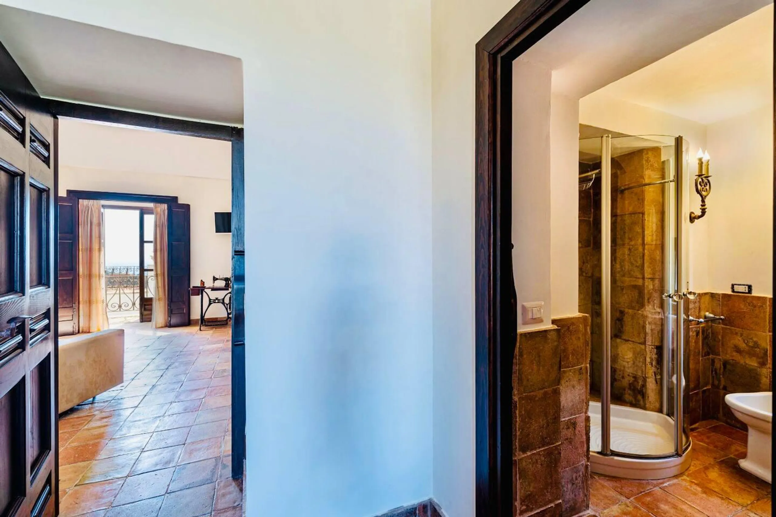 Majestic Historical Villa with Private Pool and Coastline Views — photograph 10
