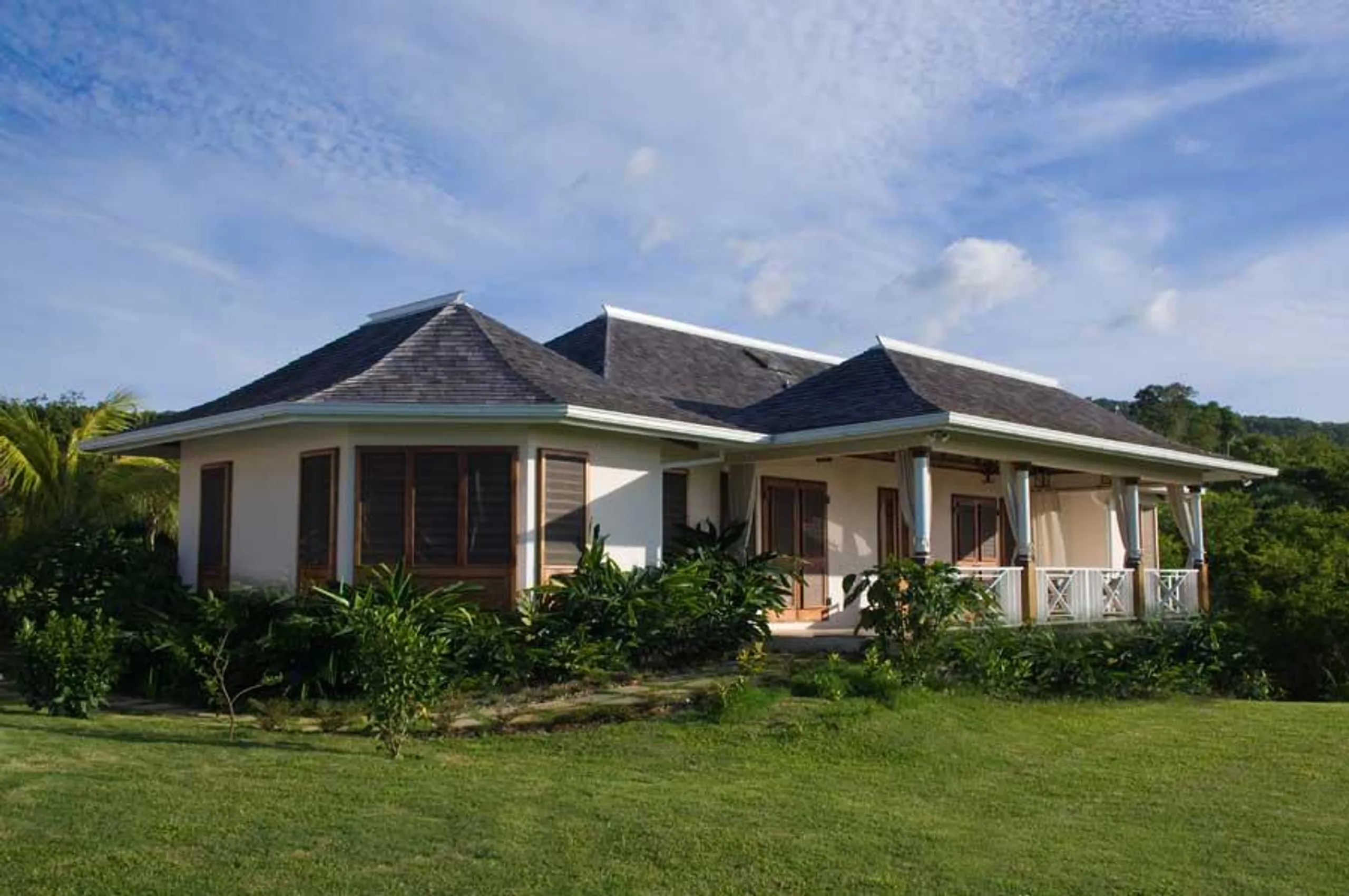 Outstanding Resort Style Estate in Sandy Bay with Olympic Pool and Ocean Views — photograph 9