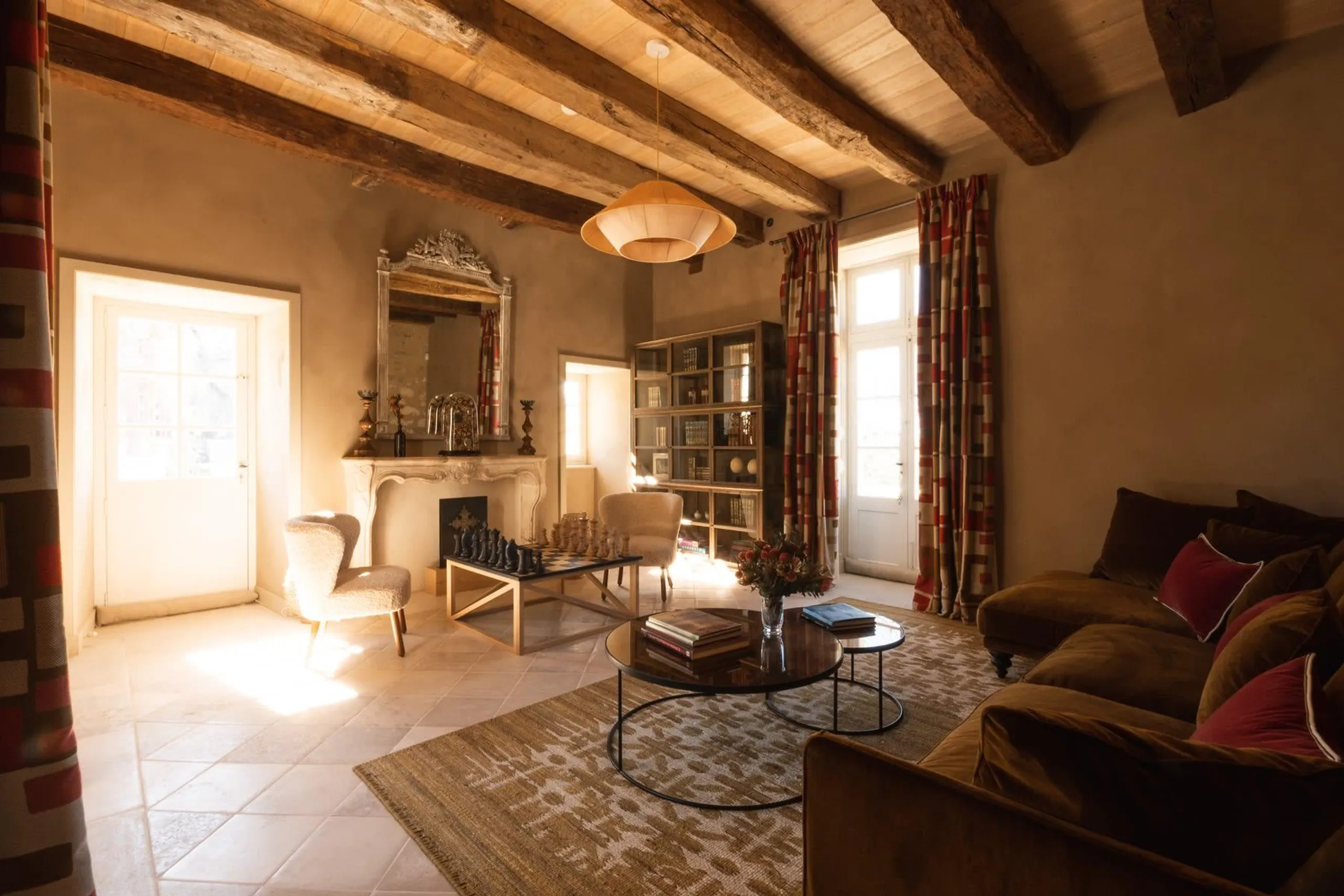 Elegant Chateau with Invigorating Pool — photograph 7
