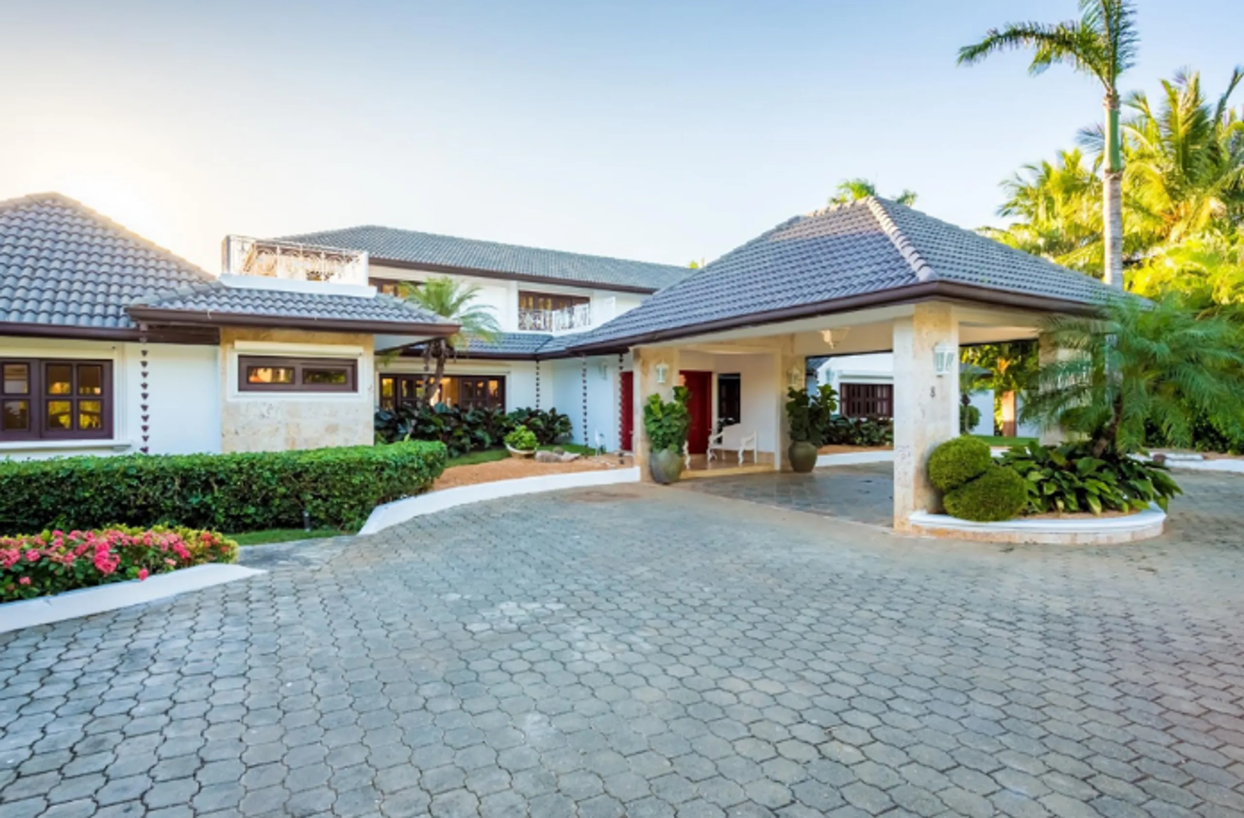 Classic Grand Estate with Private Pool and Gold Access — photograph 5