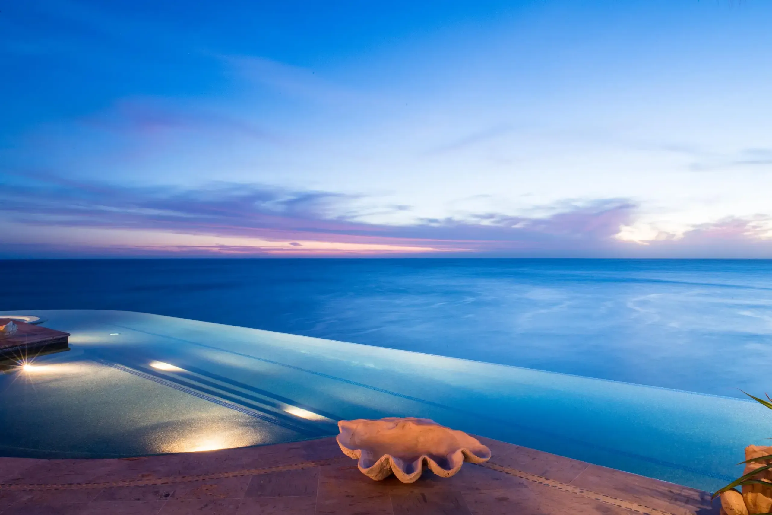Grandiose Cabo San Lucas Villa with Infinity Pool and Outdoor Fireplace — photograph 2