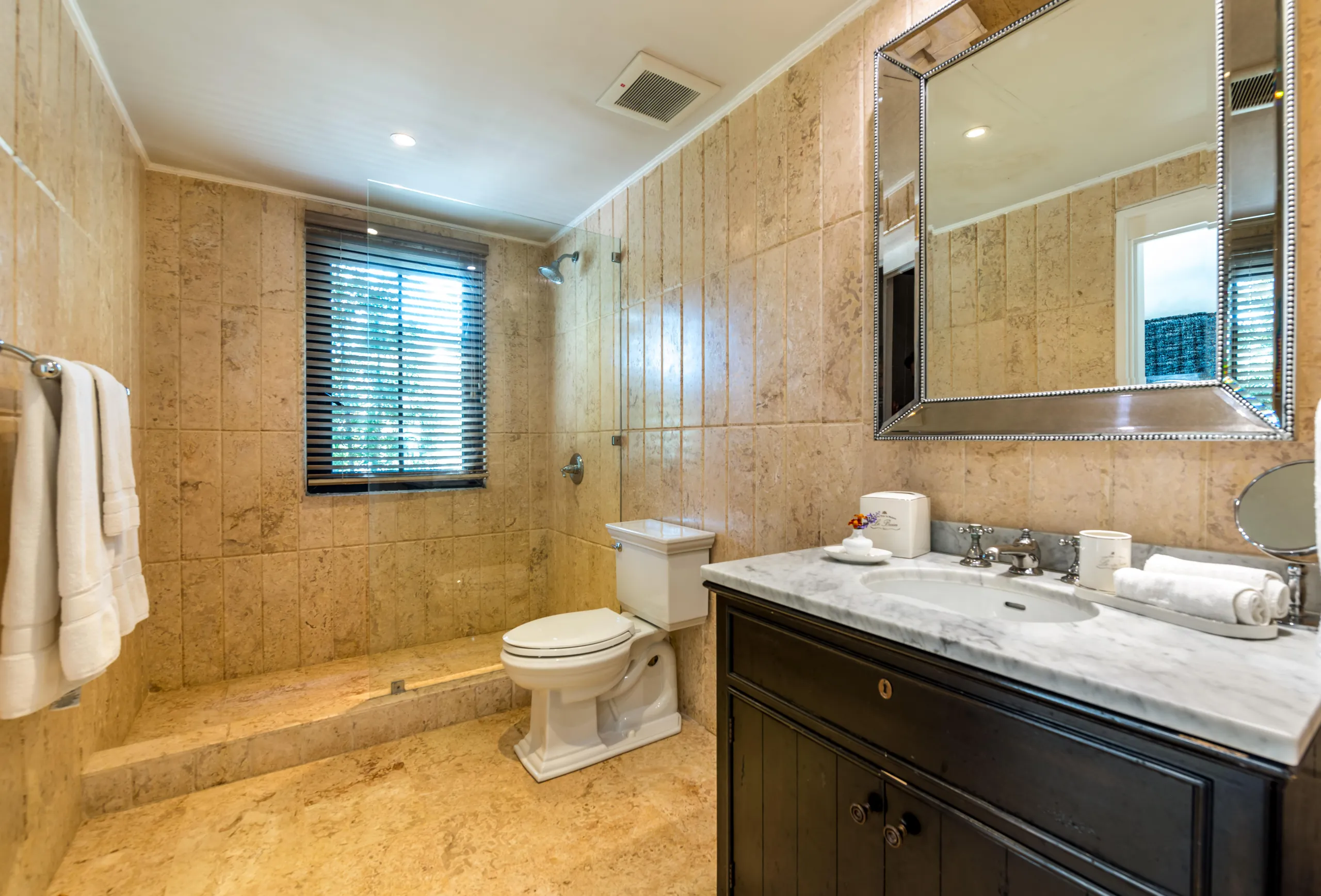 Phenomenal 6BR Villa with Private Pool and Stylish Interiors — photograph 9