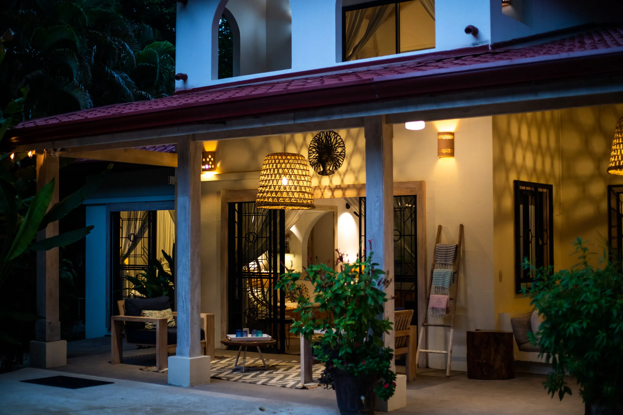 Exquisite Jungle Villa with Saltwater Pool & Beach Access — photograph 4