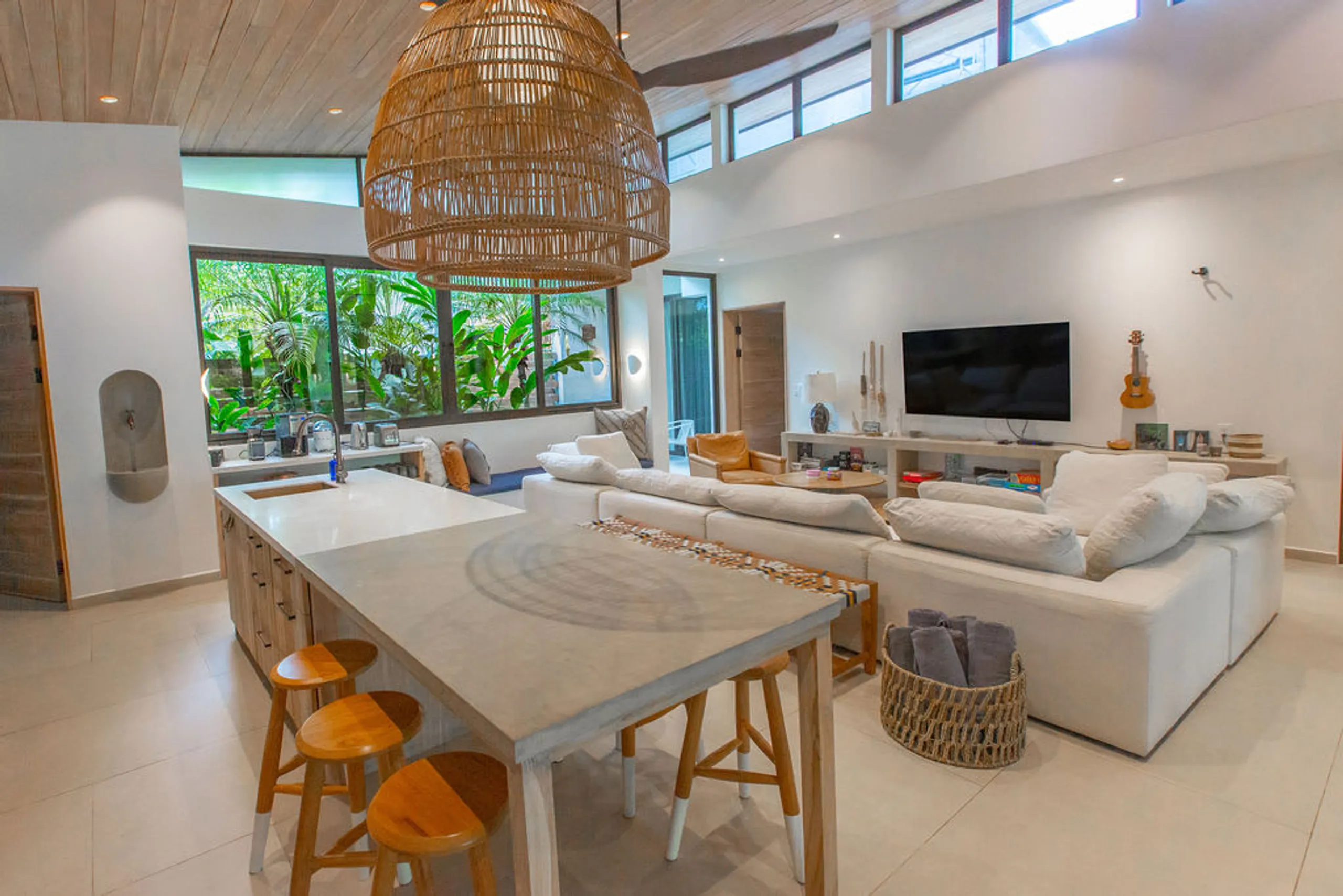 Family-Friendly 4Bedroom Villa with Private Pool and Beach Access — photograph 11