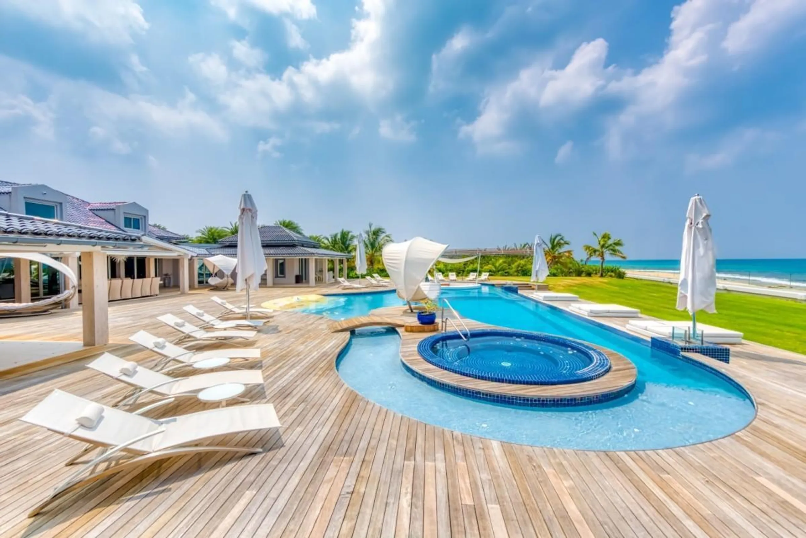 Contemporary Beach Front Villa in Plum Bay with Stunning Views and Amenities in Terres Basses