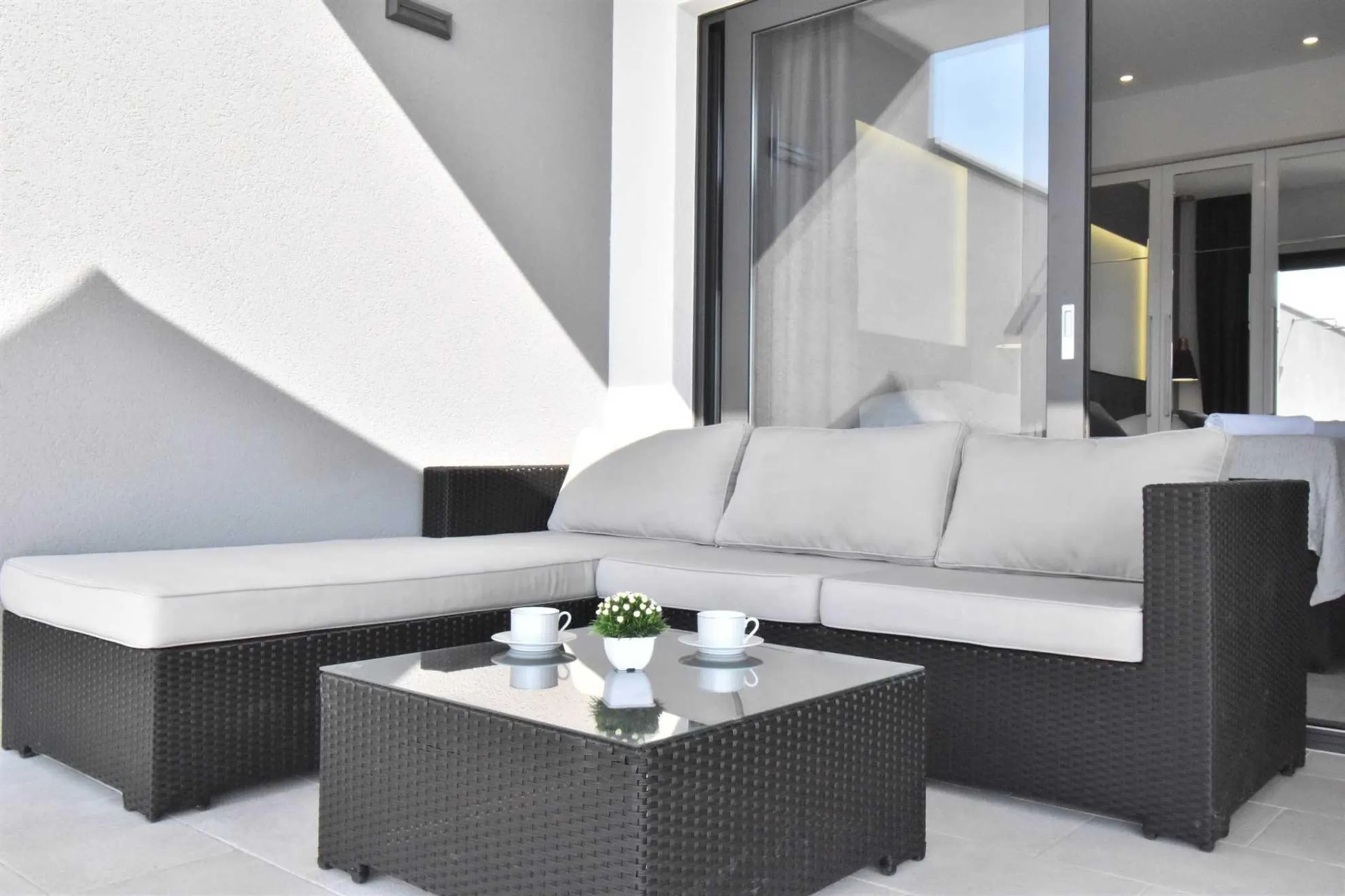 Tranquil Modern Villa with Heated Pool and Stunning Sea Views — photograph 5