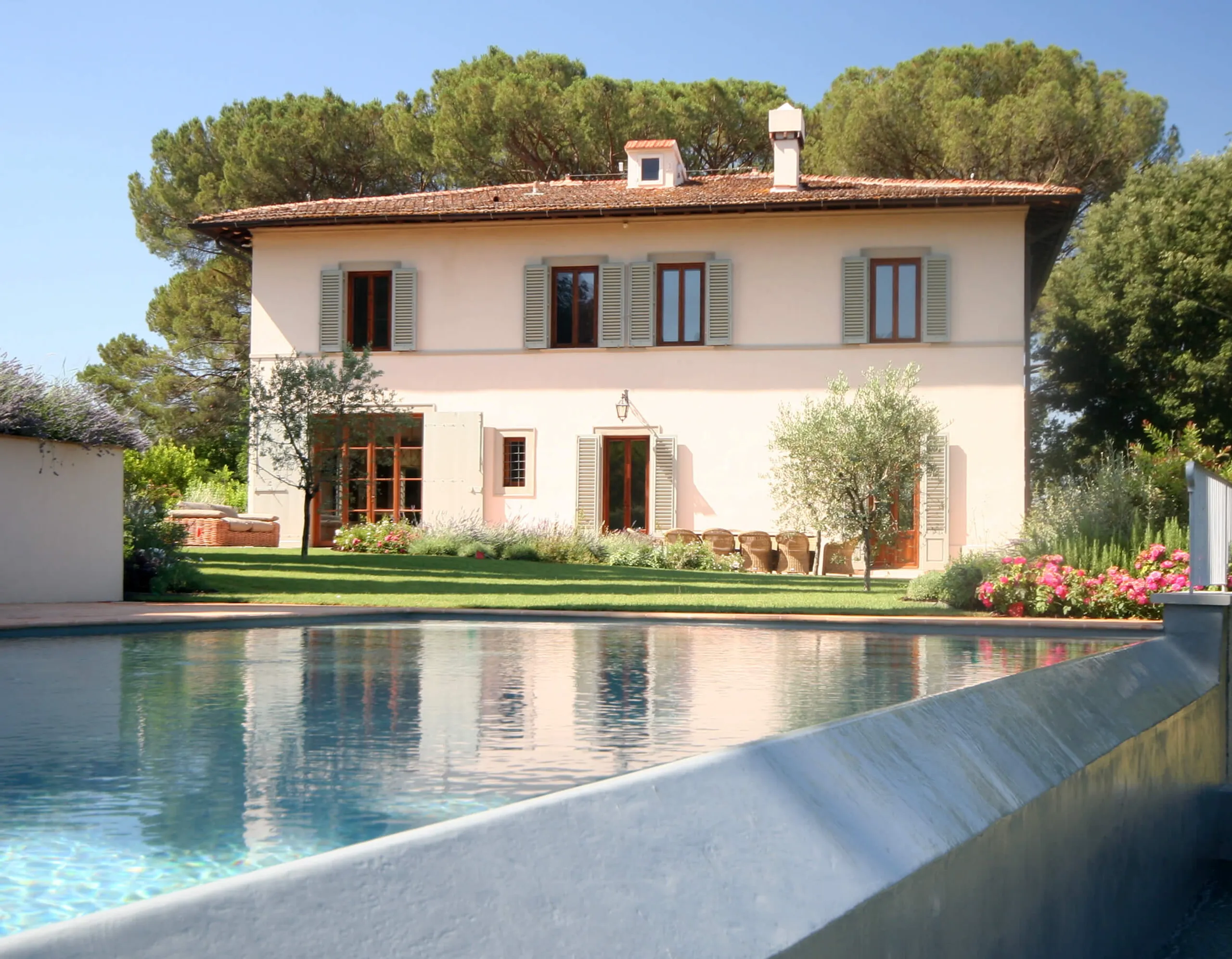 Tempting Contemporary Classic Villa with Saltwater Infinity Pool and Manicured Lawn, Montespertoli