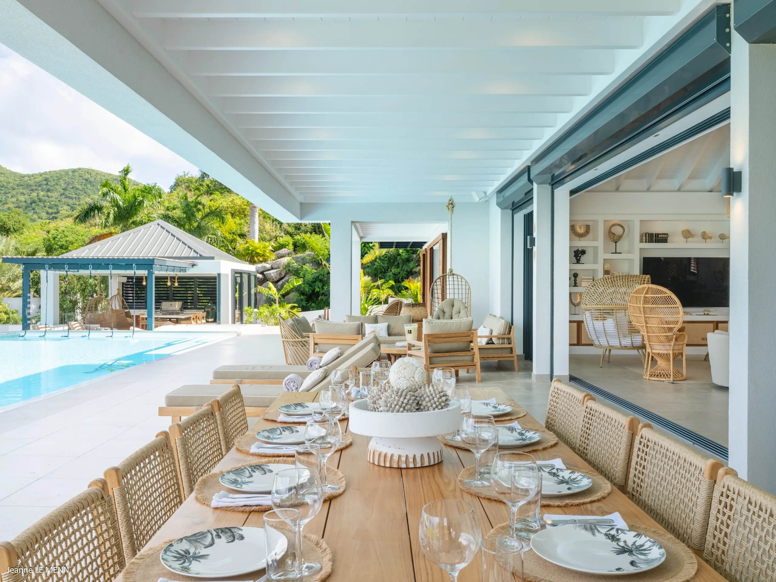 Refreshing 5 Bedroom Villa with Infinity Pool, and Ocean Views — photograph 6