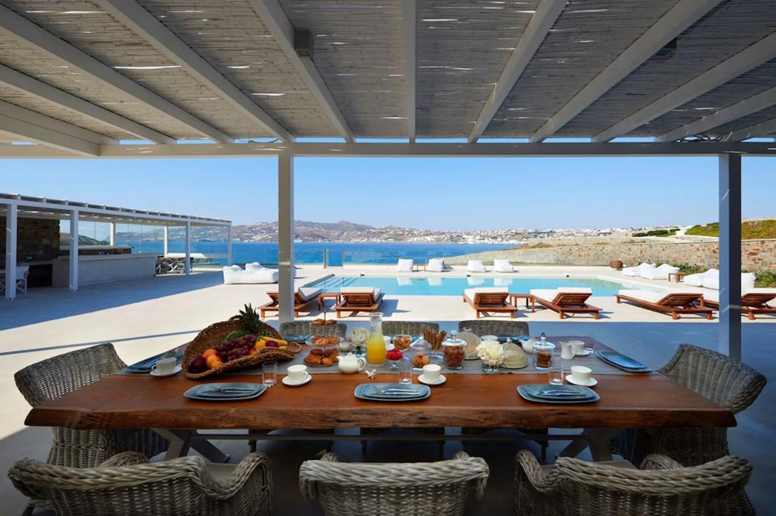 Swanky Mykonos Villa with Walks to Beach — photograph 3