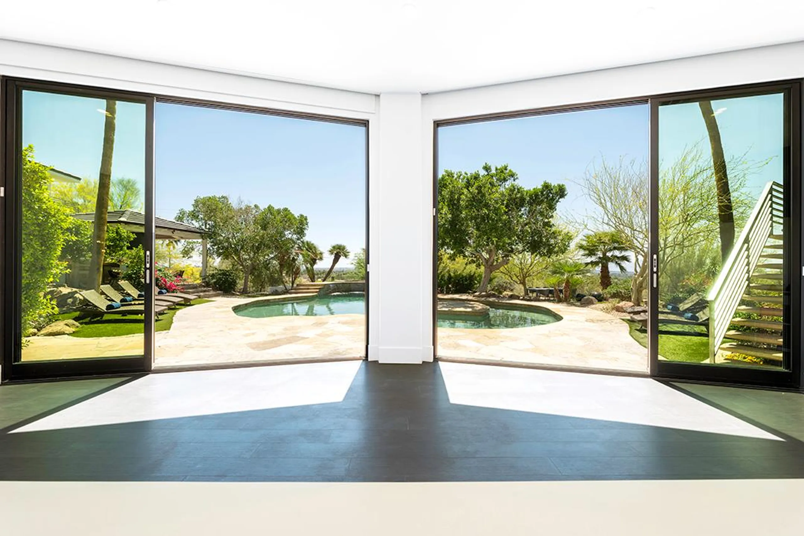 Iconic Camelback Mountain Estate with Private Heated Pool, and Breathtaking City and Mountain Views — photograph 11