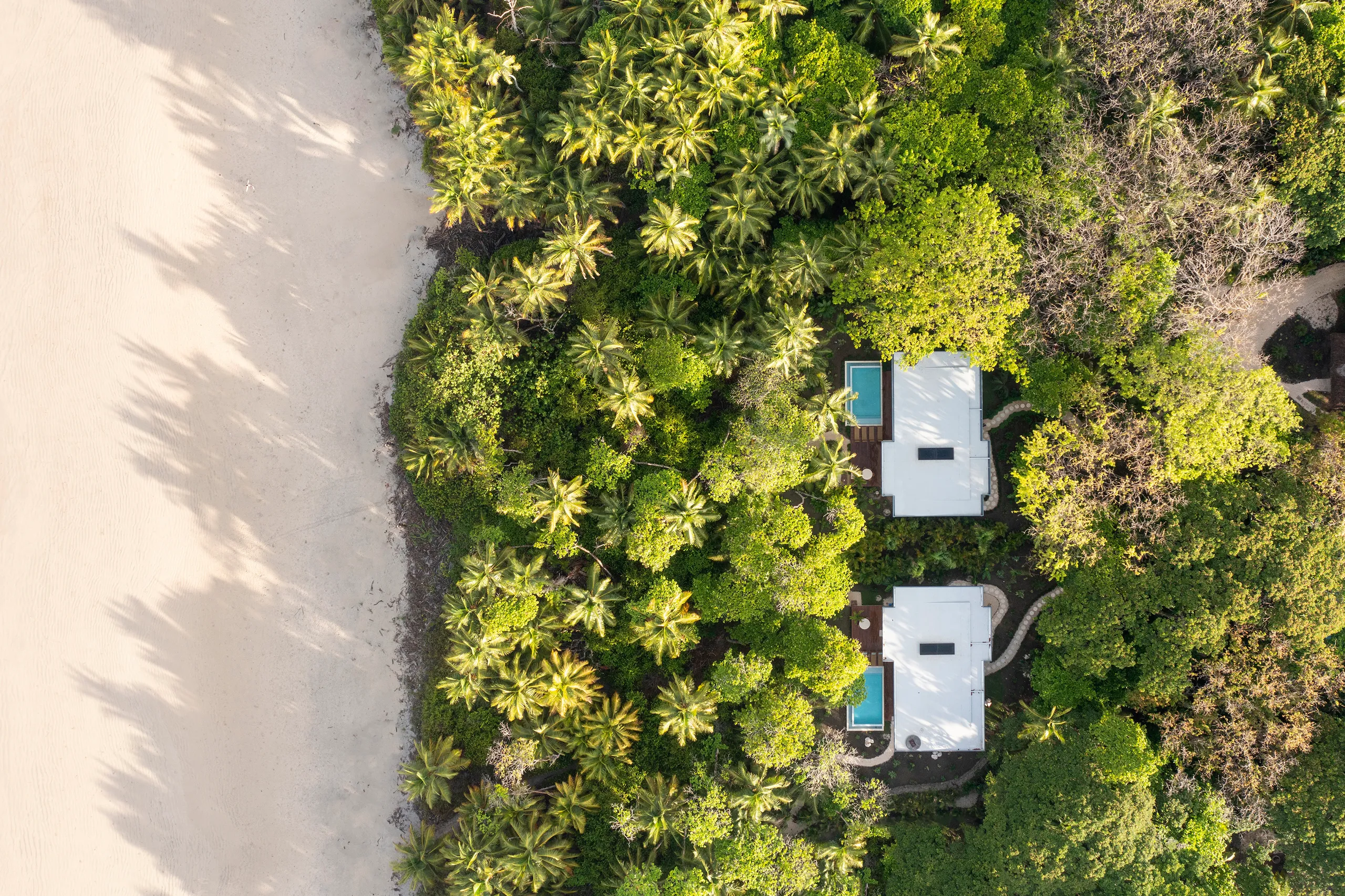 Tropical Beachfront Twin Villas with Private Pool, Beach Access and Jungle Views — photograph 5
