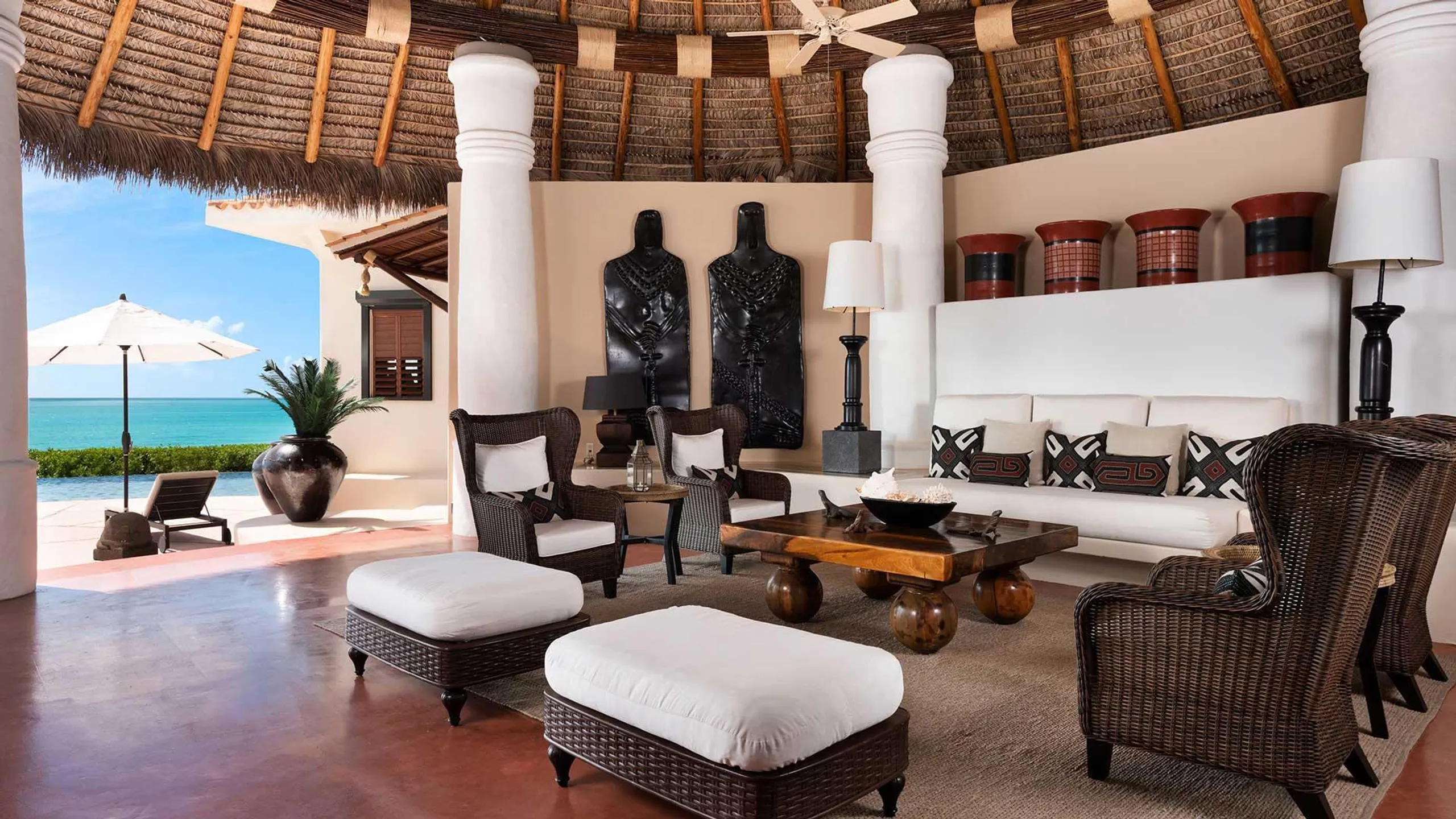 Hilltop Grand Luxury Estate with 360 Degree Views Infinity Pool and Private Cove — photograph 5
