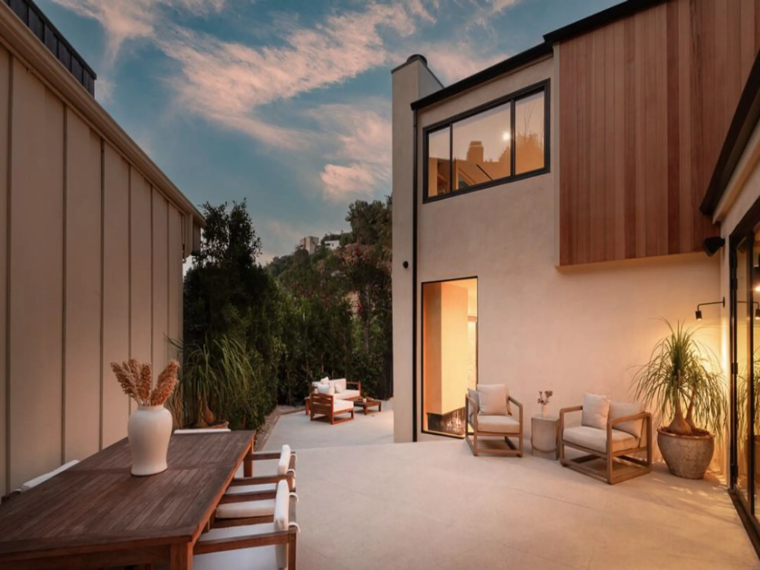 3BR Designer Villa with Modern Comfort, Natural Finishes & Prime Location — photograph 3