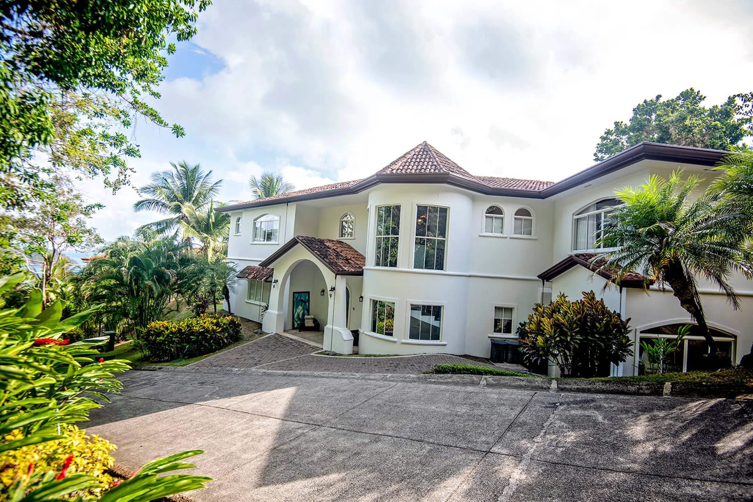 Spacious Los Sueños Resort Villa with Private Infinity Pool, Jacuzzi , & Forest Views — photograph 5