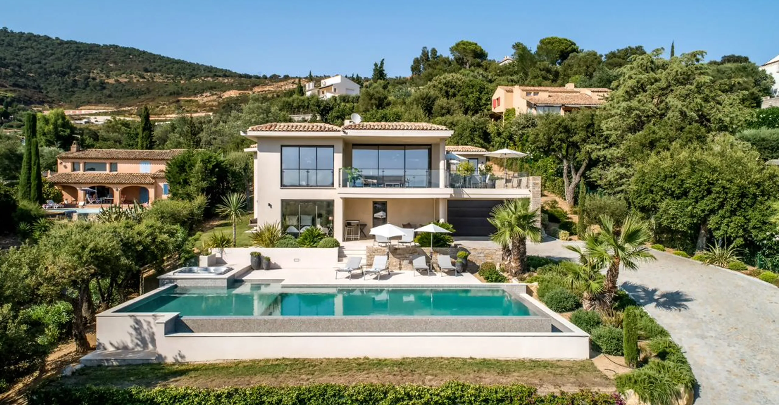 Discover Tranquility in a Mediterranean Haven Villa with Enchanting Serenity Pool — photograph 6