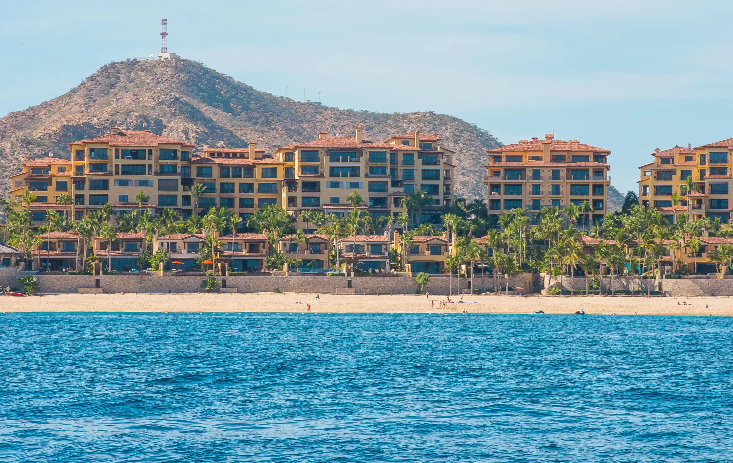 Medano Beachfront Villa with Infinity Pool, Hot Tub and Ocean Views — photograph 8