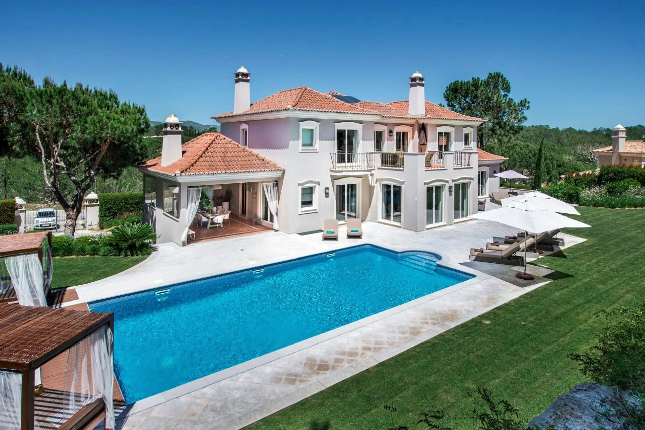 Opulent 5 Bedroom Villa with Private Pool and Landscaped Gardens, Almansil