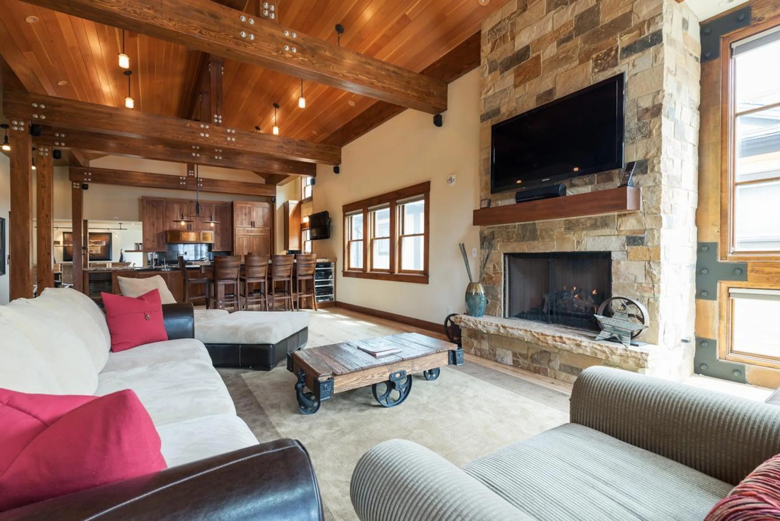Superb Ski Villa with Fireplace — photograph 2