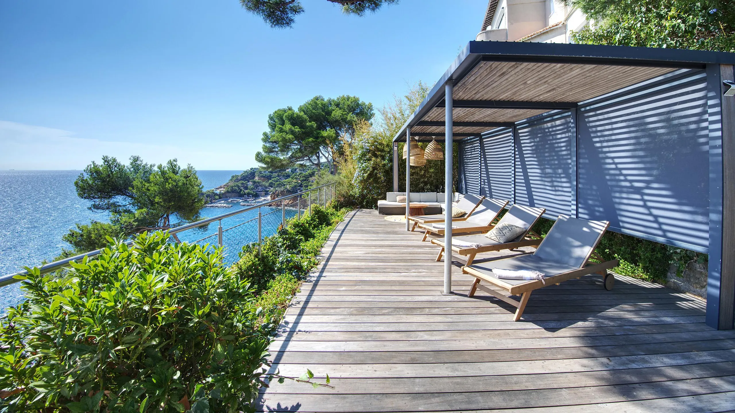 Refined Retreat with Poolside Serenity — photograph 3