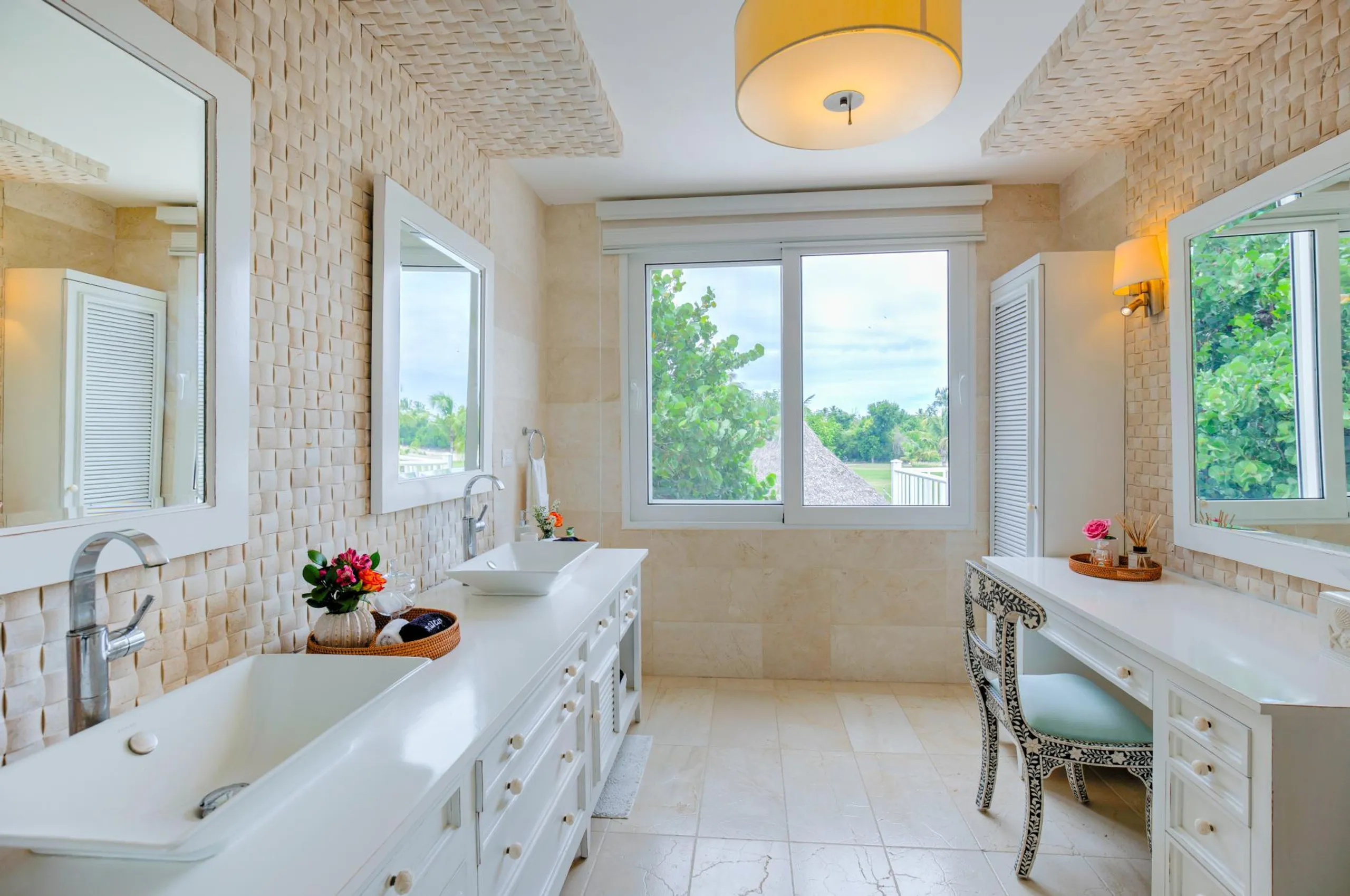 Exquisite Eight Bedroom Villa with Private Pool Overlooking Caribbean Golf Course — photograph 12