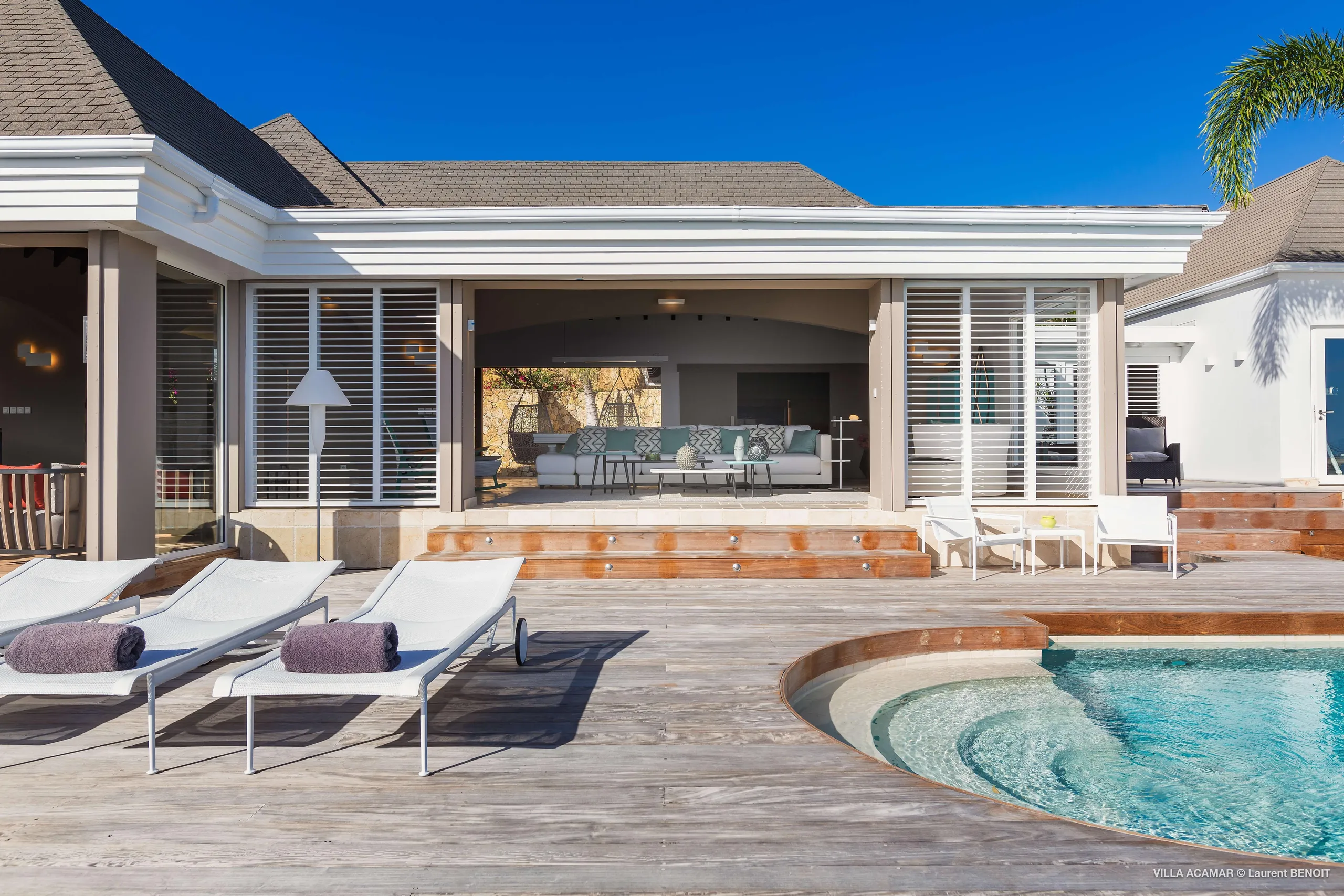 Exquisite Seaview Villa with Incredible Pool and Home Cinema — photograph 8
