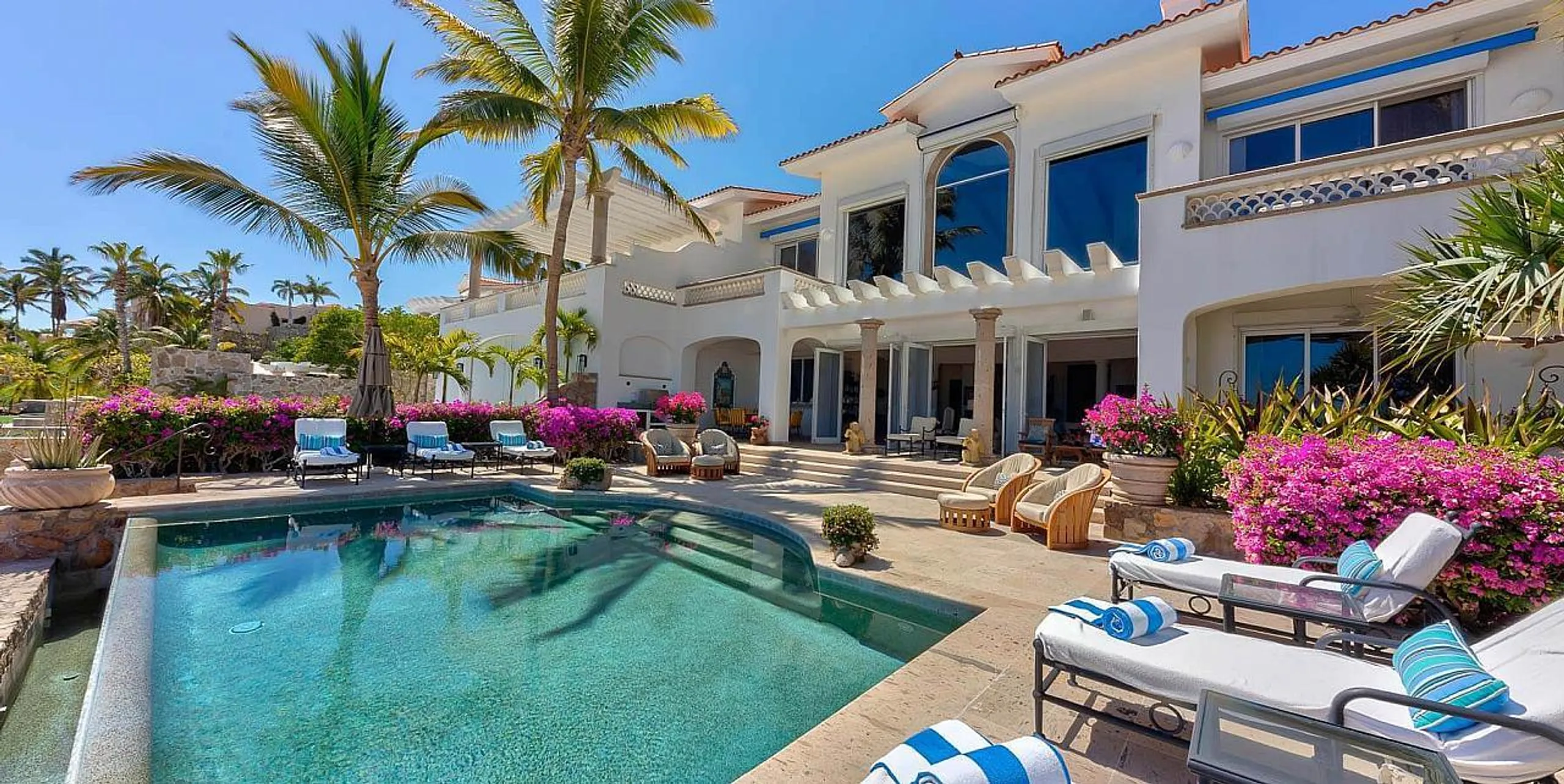 Contemporary Villas Del Mar Luxe Beachfront Estate with Infinity Pool, Villas Del Mar