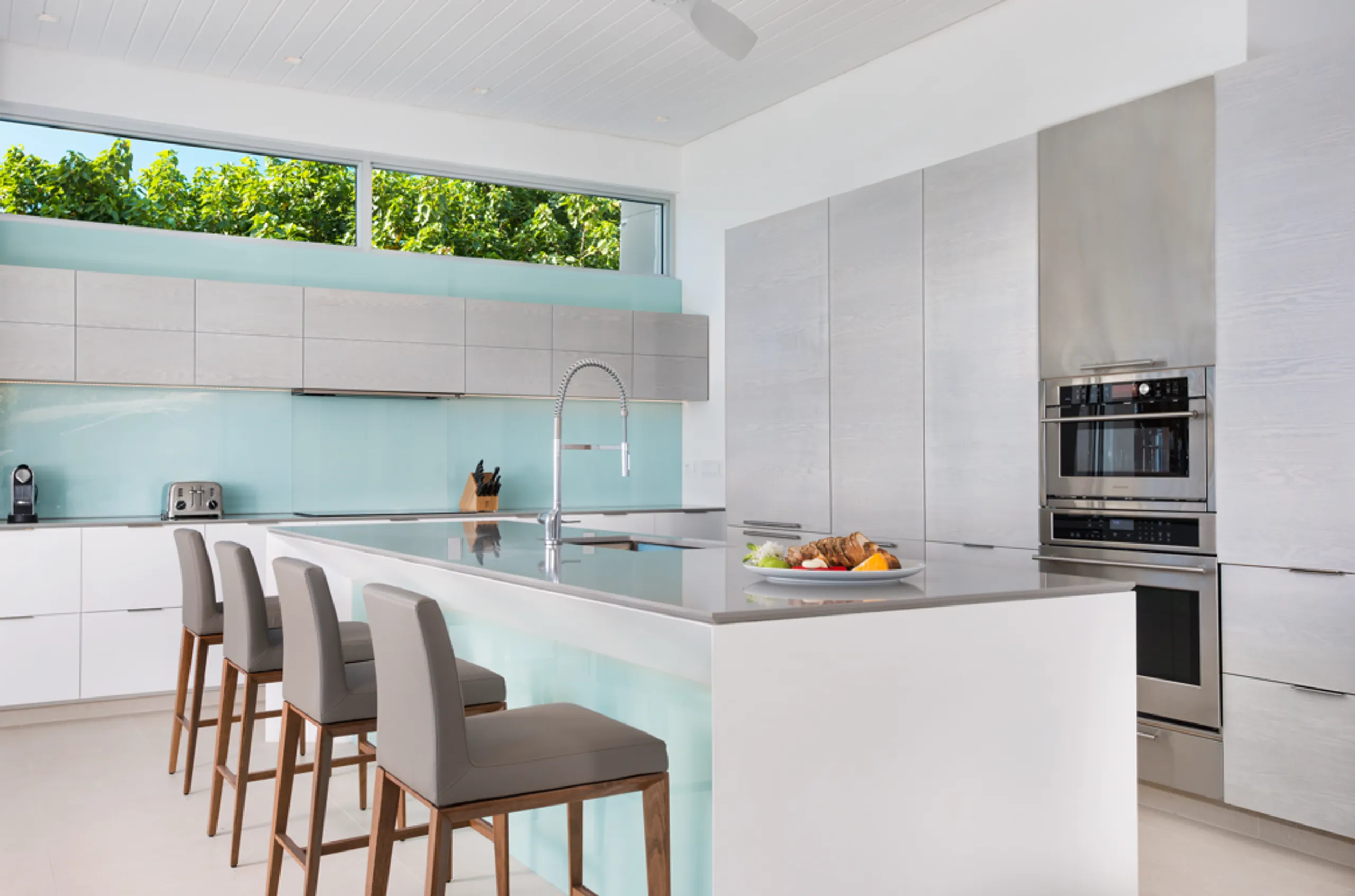 North Shore Modern Contemporary Luxury Villa: with Infinity Pool — photograph 11