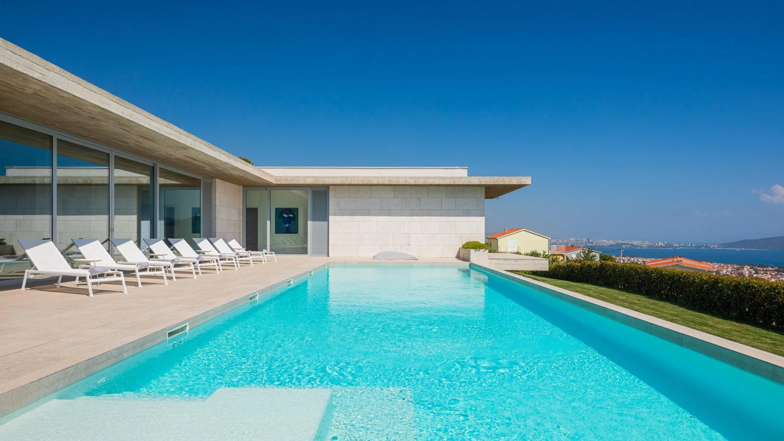 Sensational  Modern Villa with Private Pool and Panoramic Sea Views — photograph 7