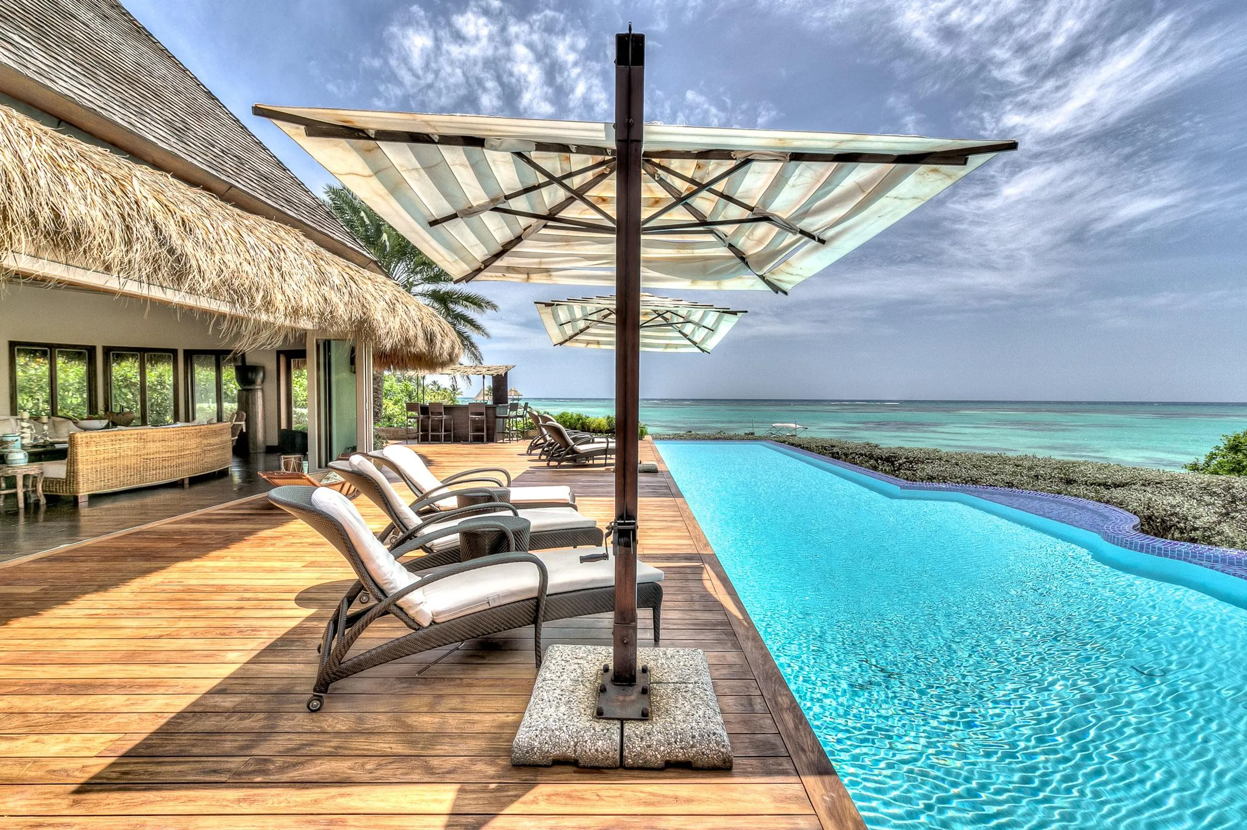 Punta Cana Waterfront Villa with Private Pool and Resort Amenities — photograph 2