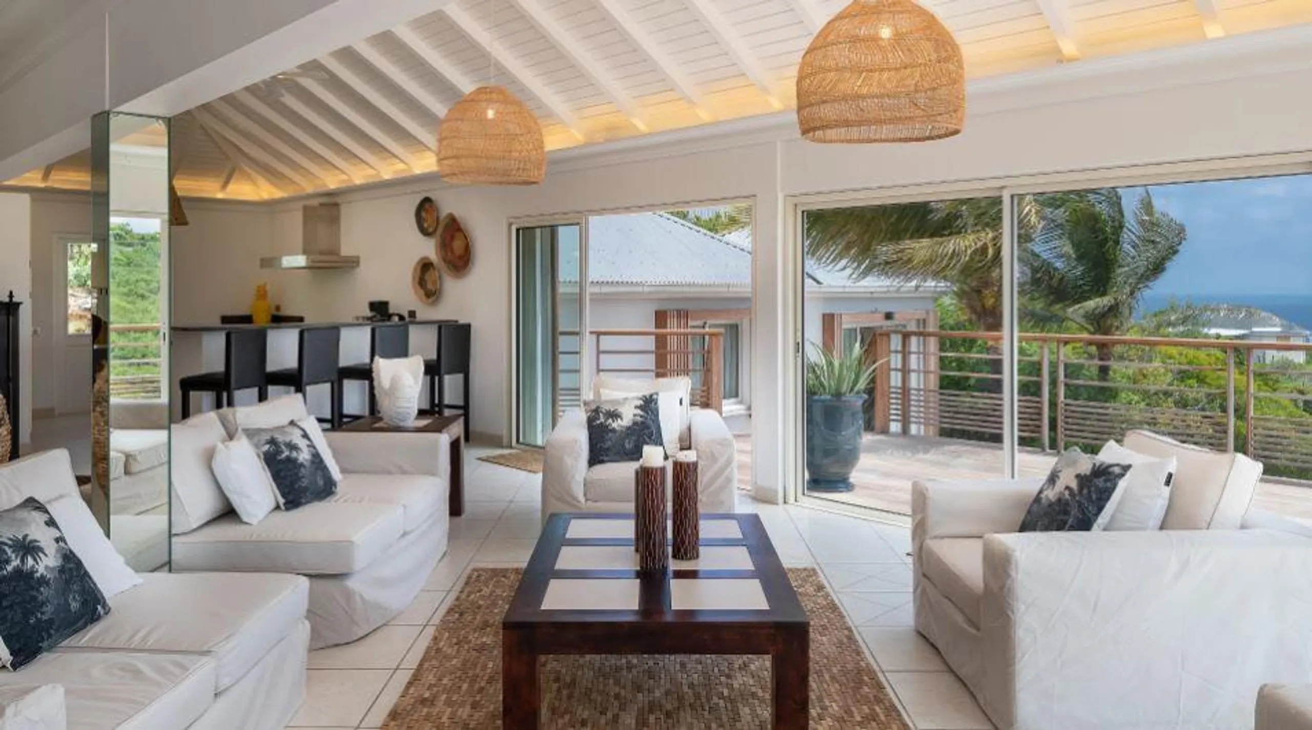 Majestic Private Haven Villa in Pointe Milou with Heated Pool Jacuzzi and Stunning Views of the Hill and Ocean — photograph 6