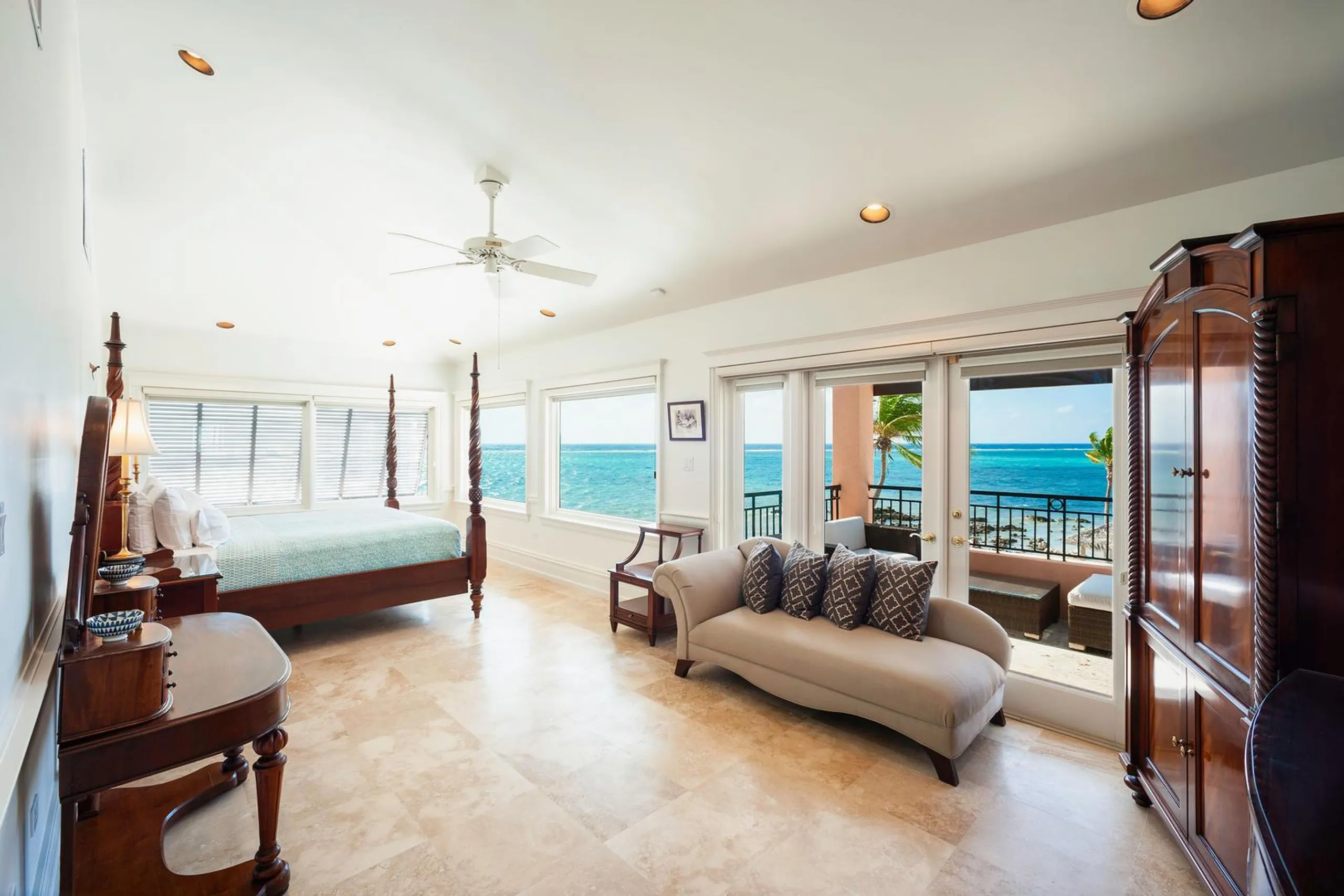 Pristine Pease Bay Estate with Invigorating Pool, Tennis Court, and Walks to Beach — photograph 6