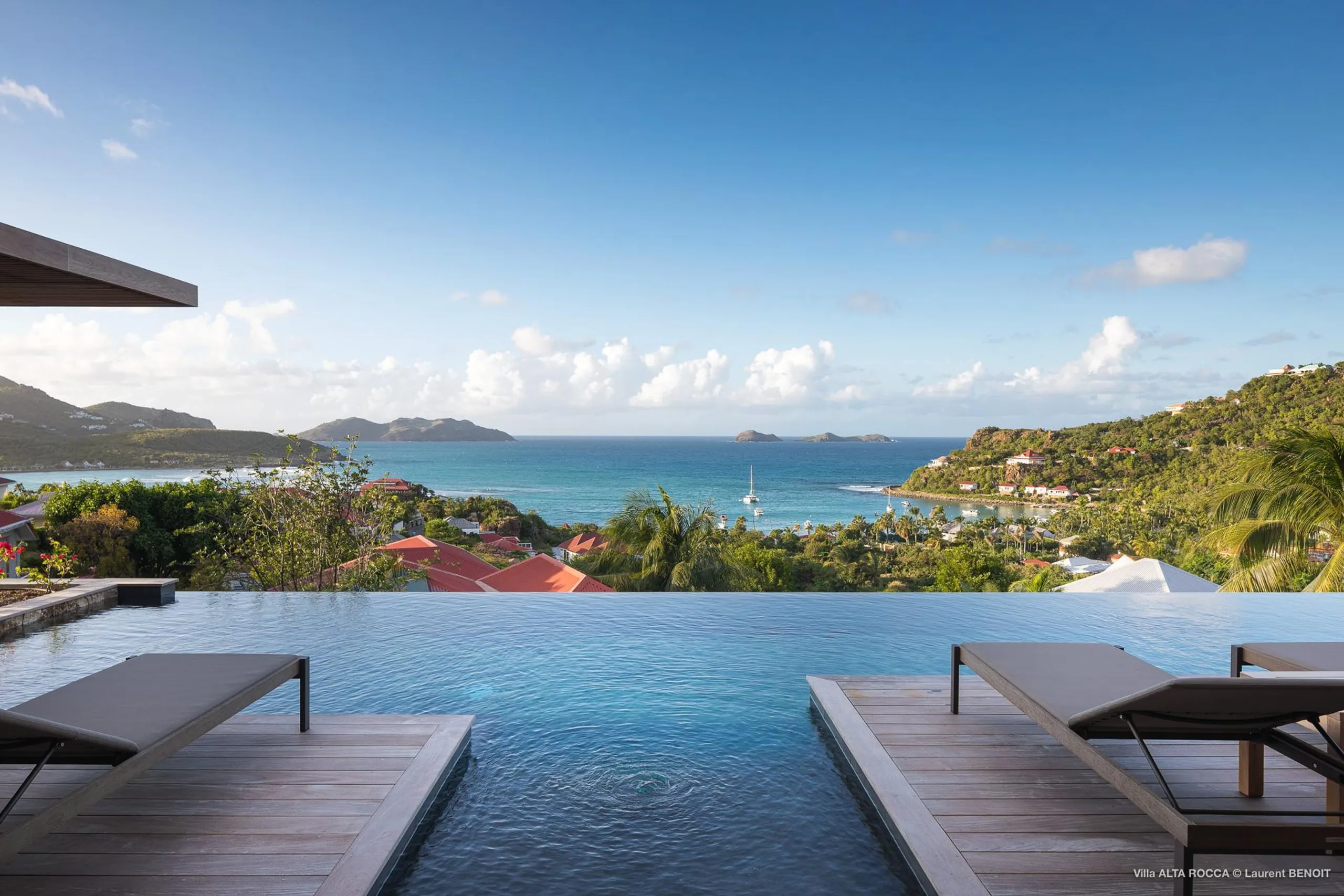 Exquisite Oceanside Villa with Infinity Pool and Zen Garden — photograph 5