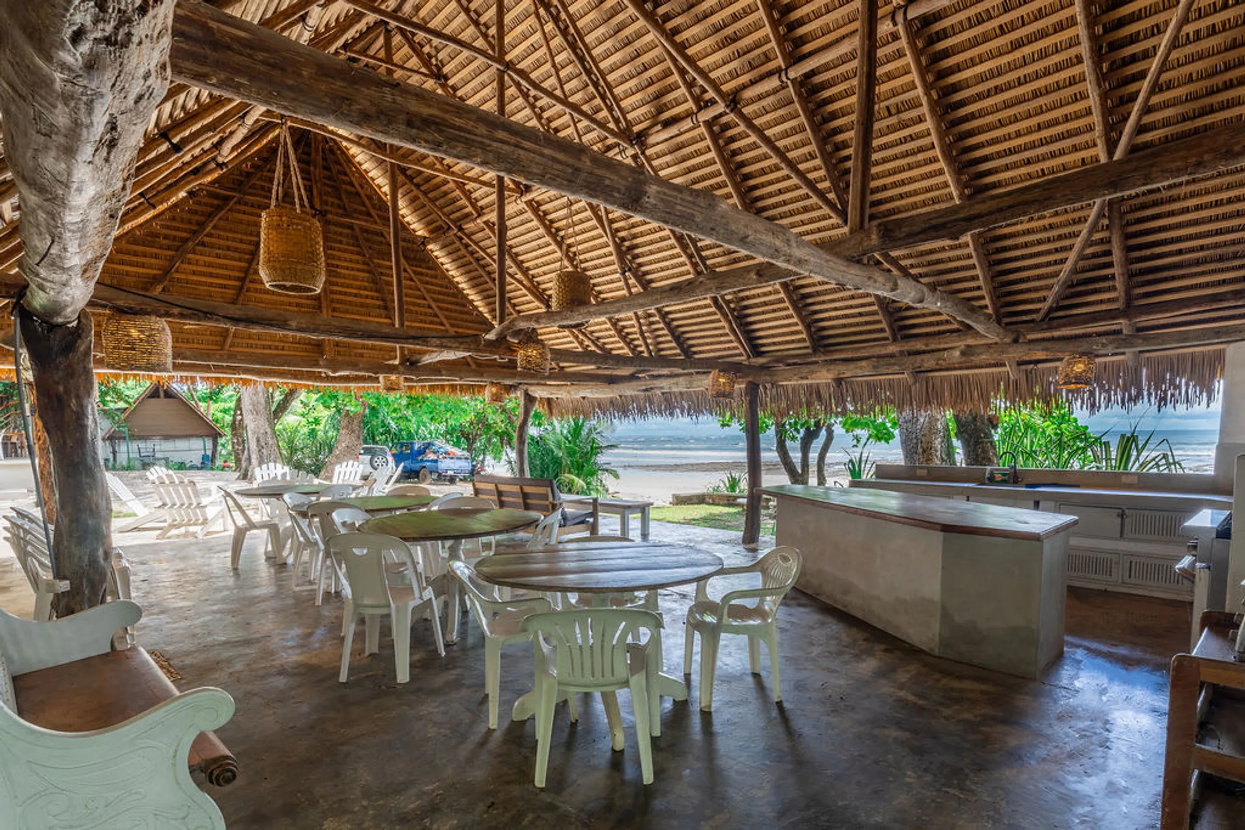 Exclusive Beachfront Compound with Ocean Views & Private Access — photograph 7