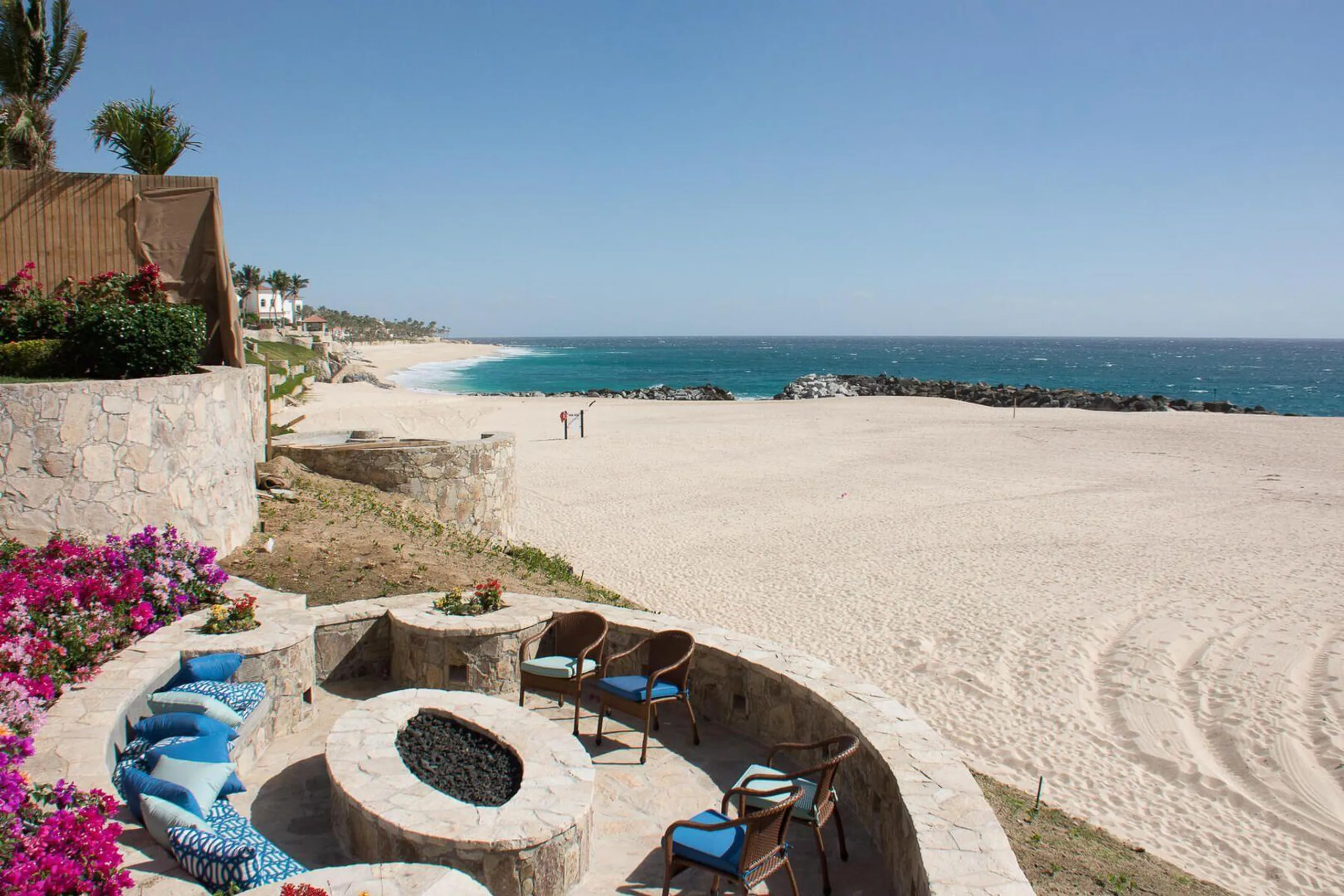 Elegant Palmilla Oceanfront Luxury Estate in VIllas Del mar with Grad Poll and Ocean Views — photograph 7