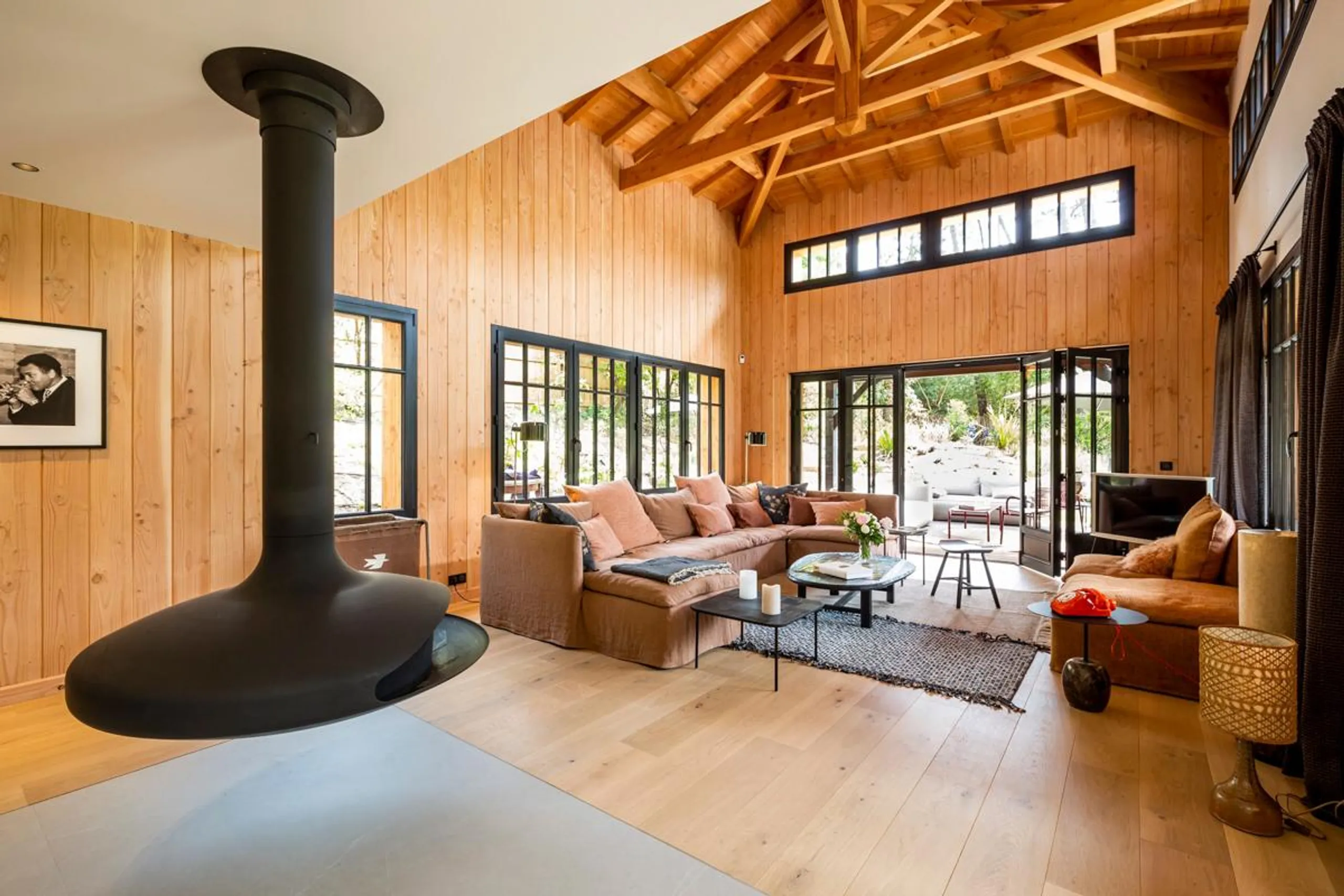 Magnificent Le Canon Villa with Private Pool and Garden Views — photograph 10