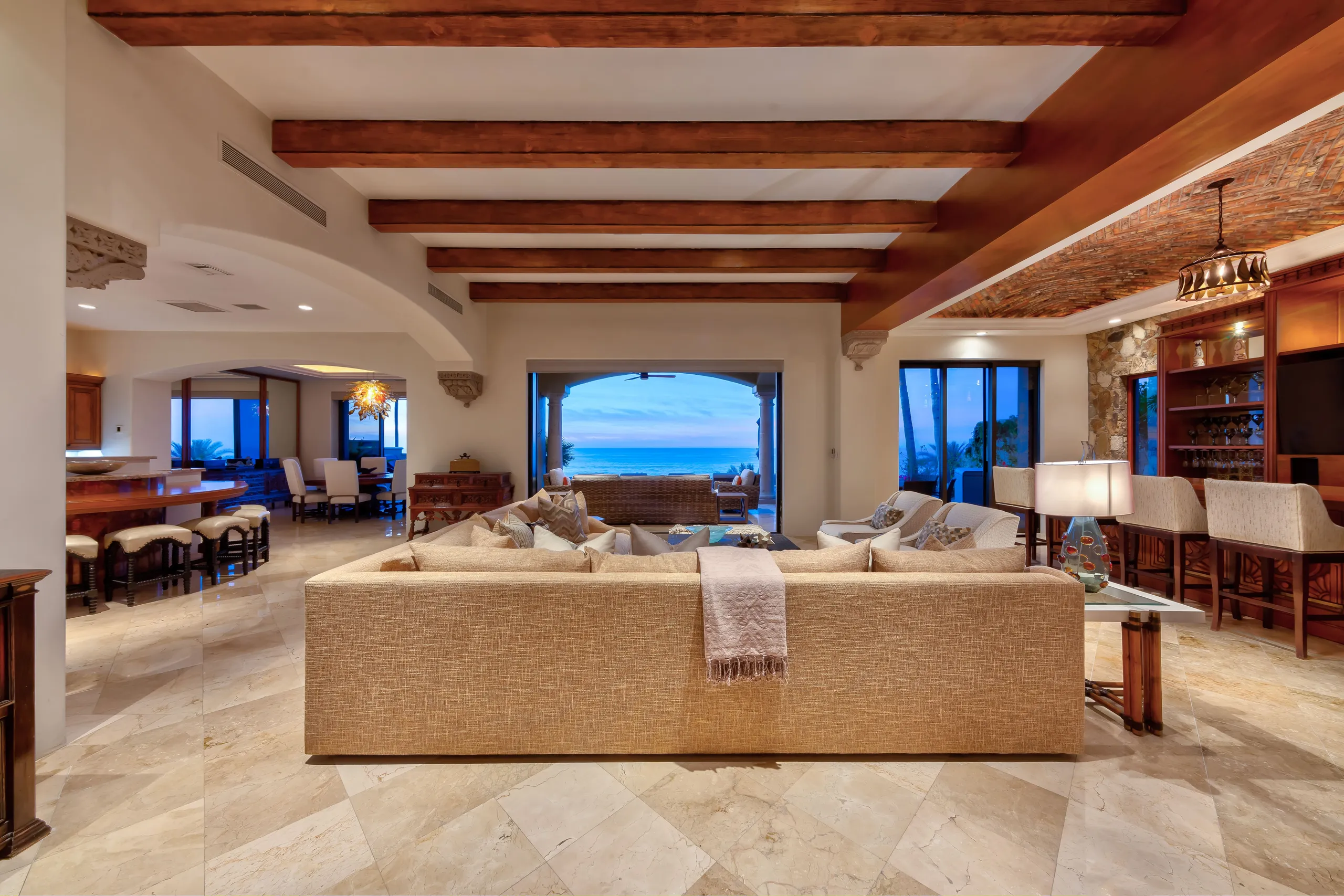 Majestic 4000 Sqt Beachfront Villa with Private Swimming Pool and Club Access — photograph 8