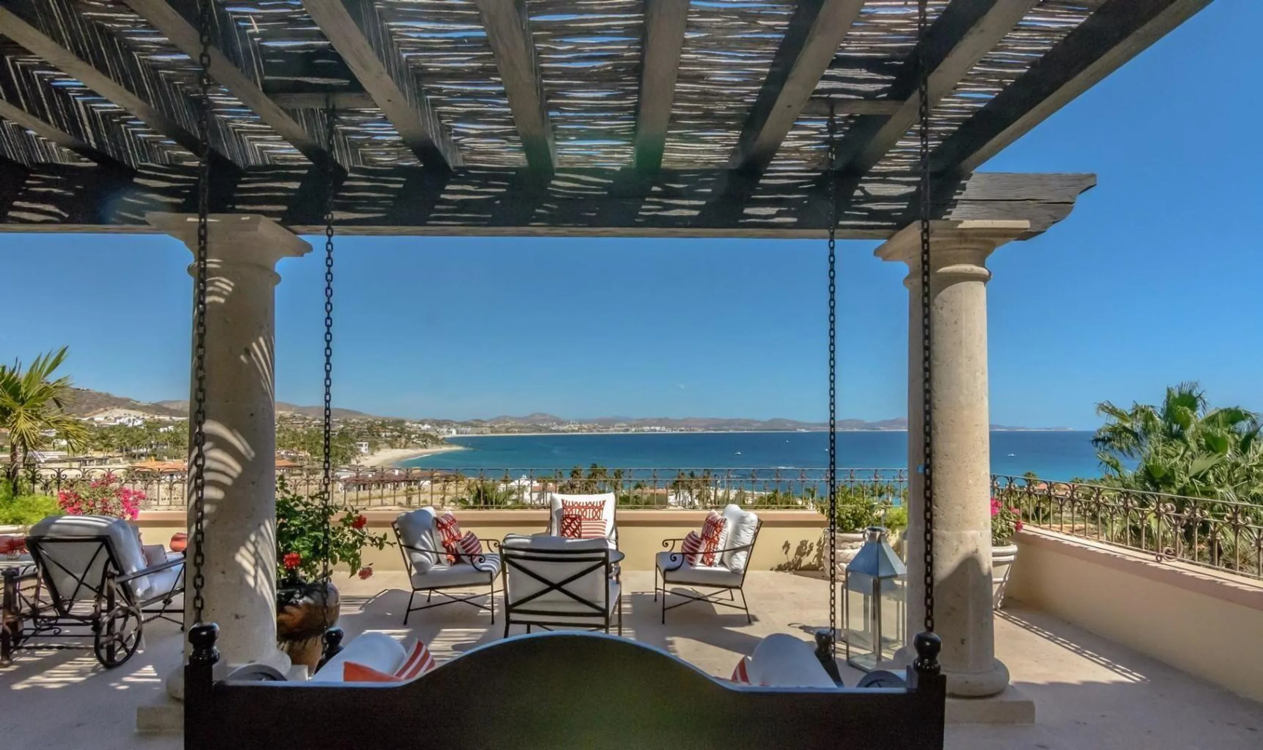 Enchanting Villas del Mar Estate with Infinity Pool and Spa — photograph 2