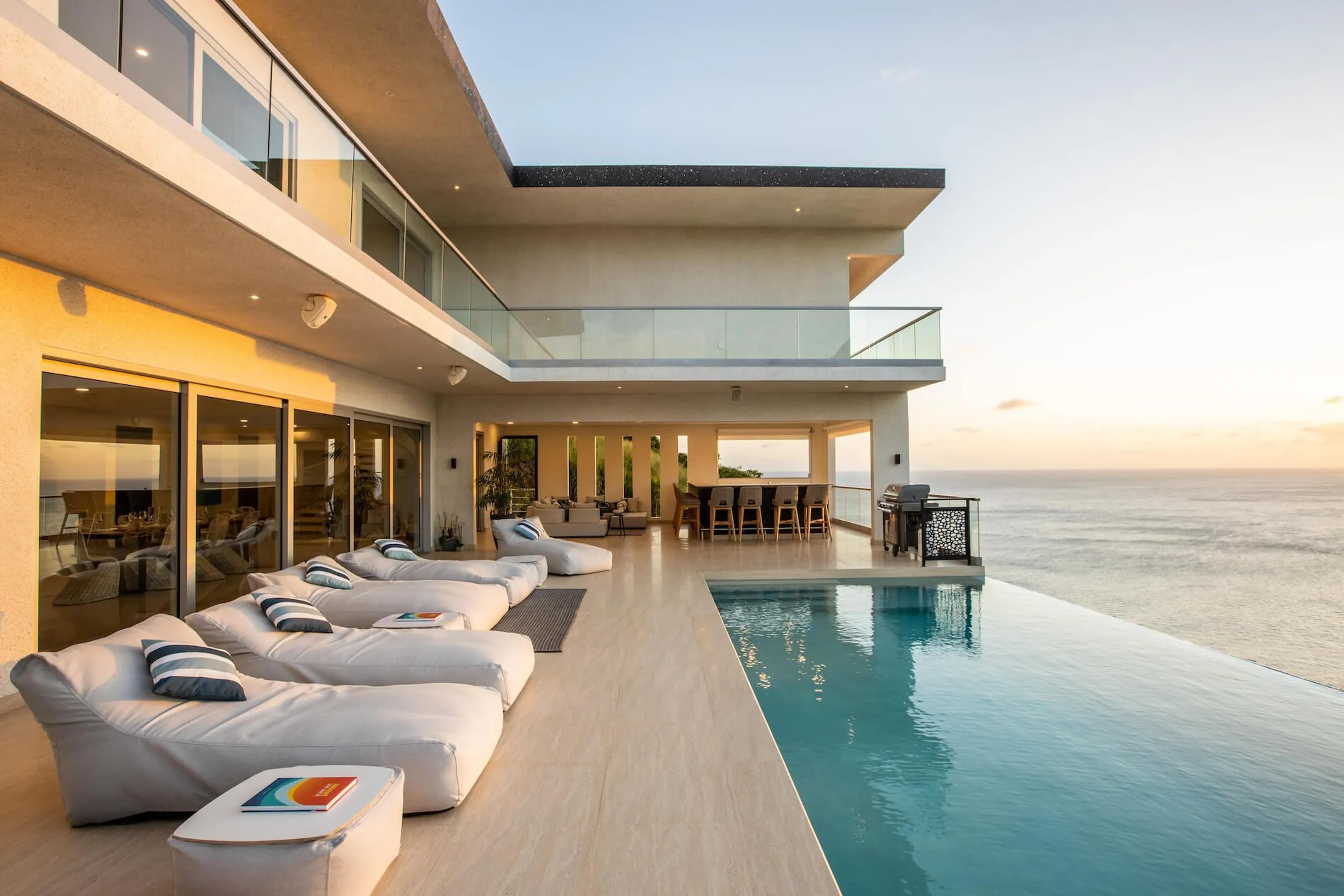 Indigo Bay's Decadence Luxury Villa with Infinity Pool and Breathtaking Ocean Views — photograph 2