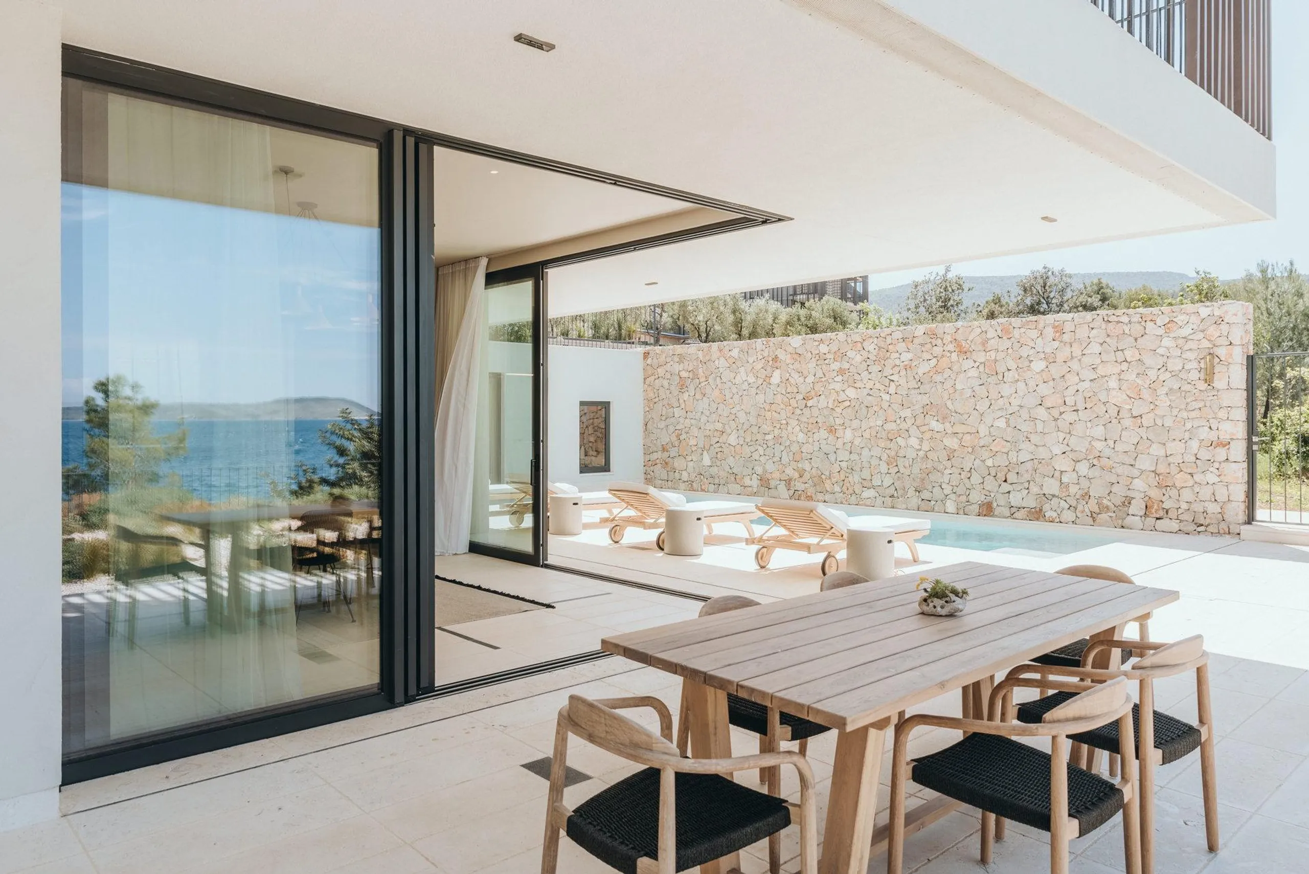 Plush and Inviting Villa on Hvar island with Private Heated Pool and Sea Views — photograph 10