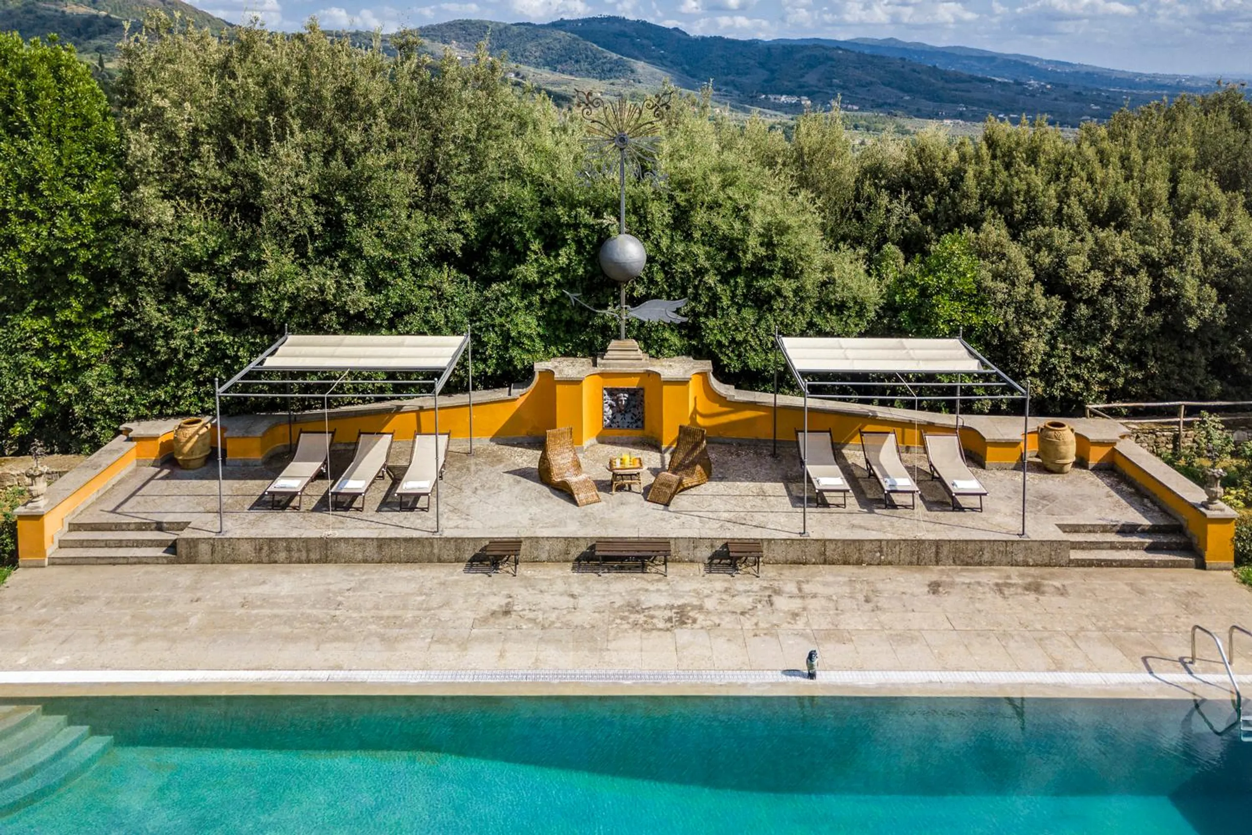 Elegant Tuscan Villa with Private Pool, and Panoramic Views in the Heart of Tuscany — photograph 2