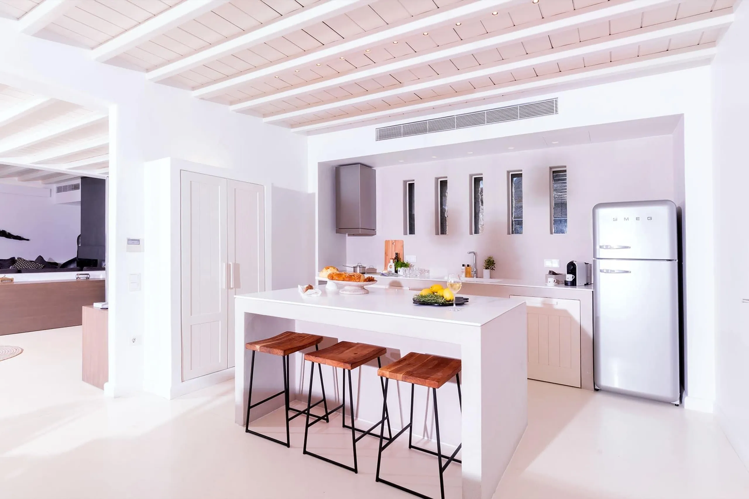 Majestic Oceanview Villa in Mykonos with Waterfalling Pool — photograph 11